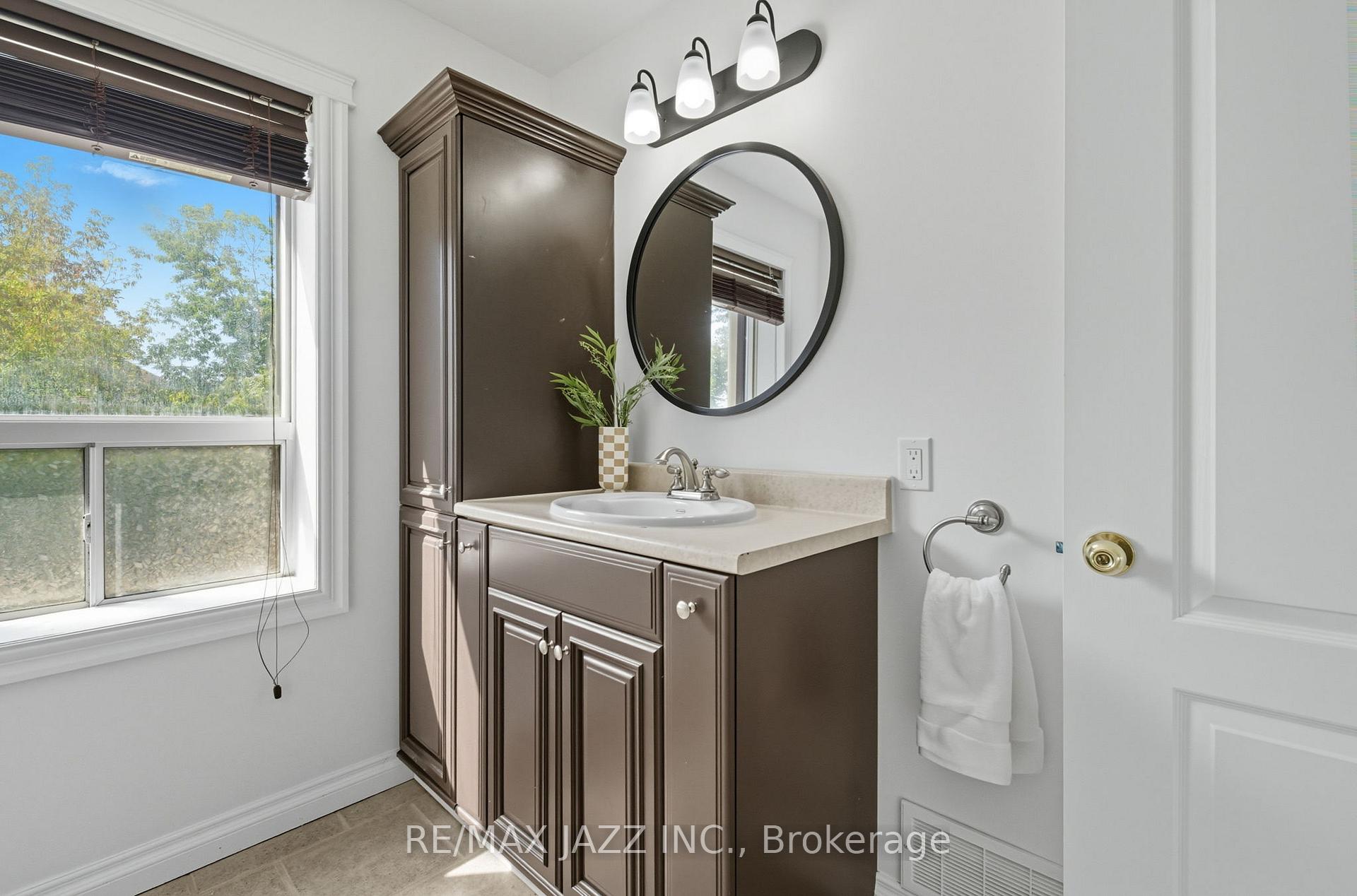 Photo 21 of 264 Ritson Road S, Oshawa, Central — HOMEH