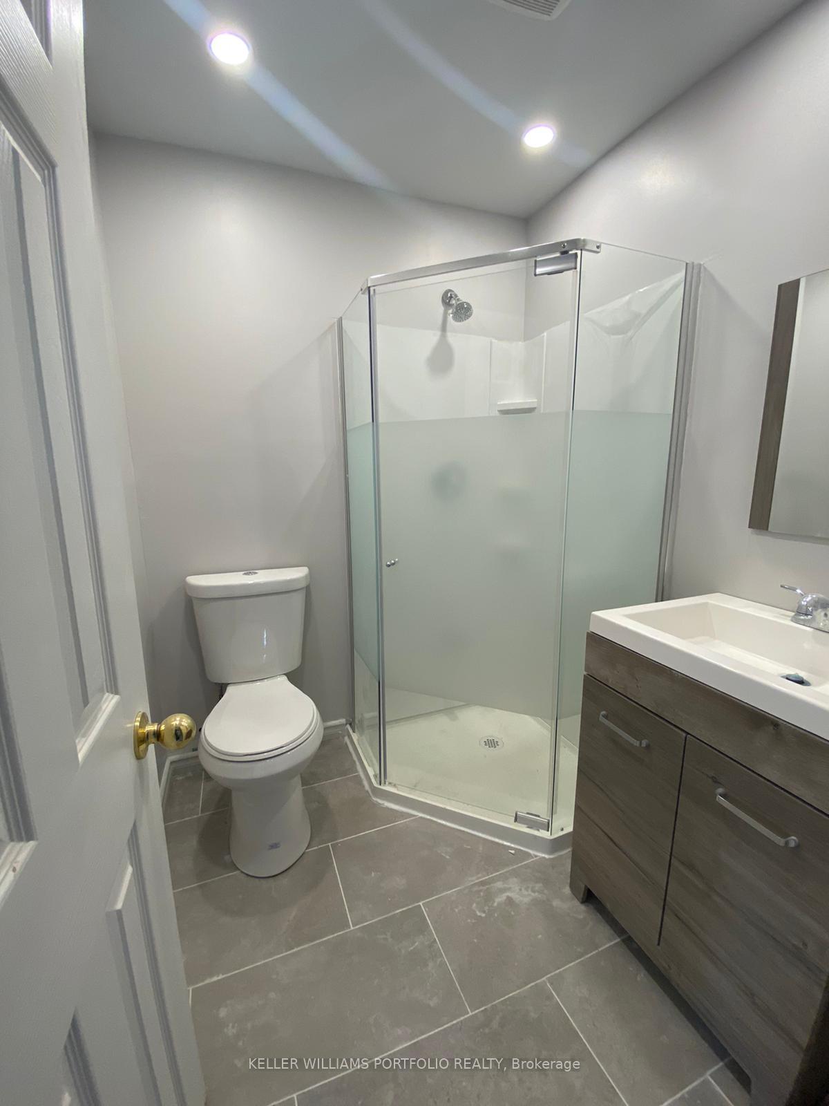 Photo 5 of 1888 Birchview Drive W, Oshawa, Samac — HOMEH