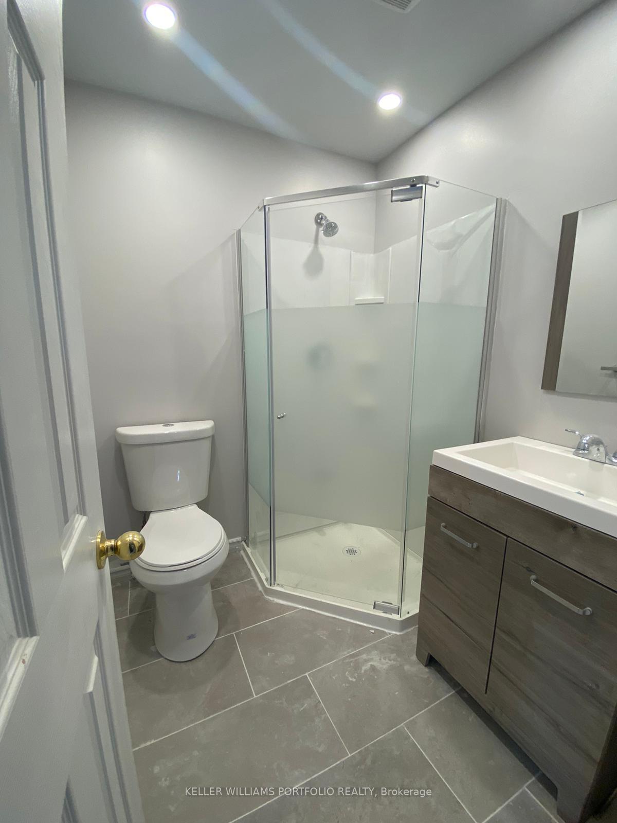 Photo 6 of 1888 Birchview Drive W, Oshawa, Samac — HOMEH