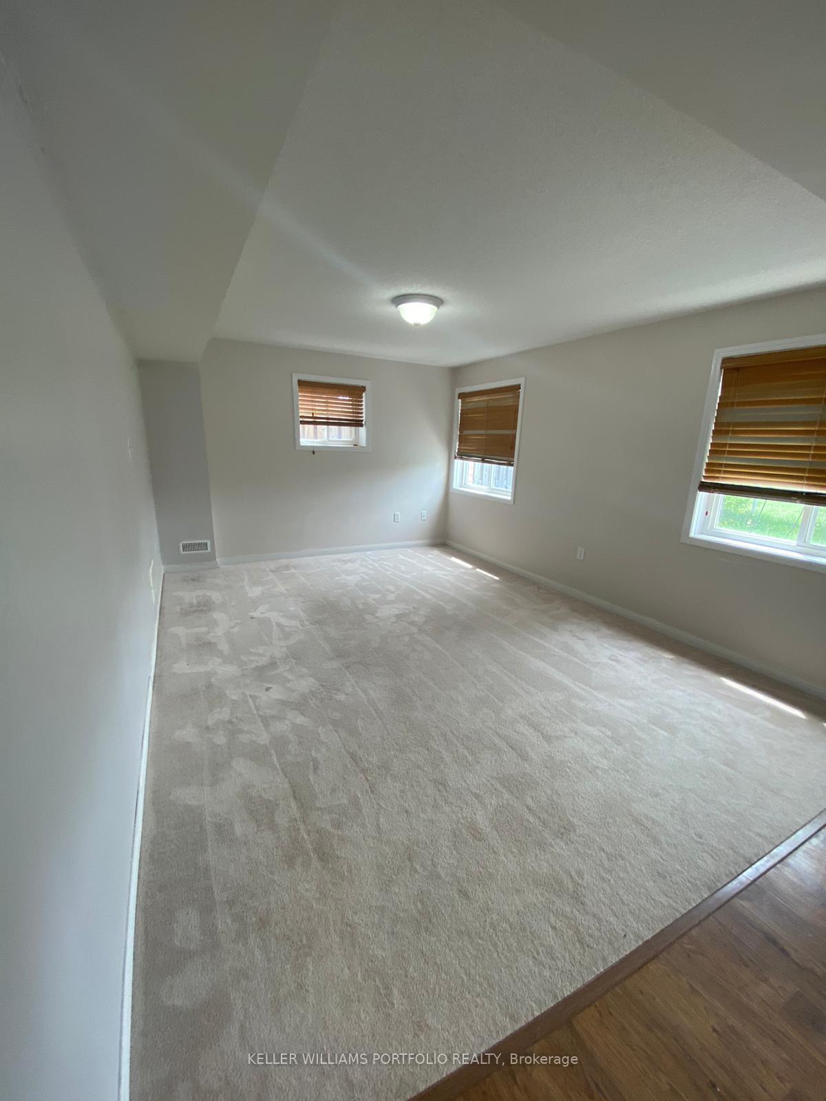 Photo 7 of 1888 Birchview Drive W, Oshawa, Samac — HOMEH