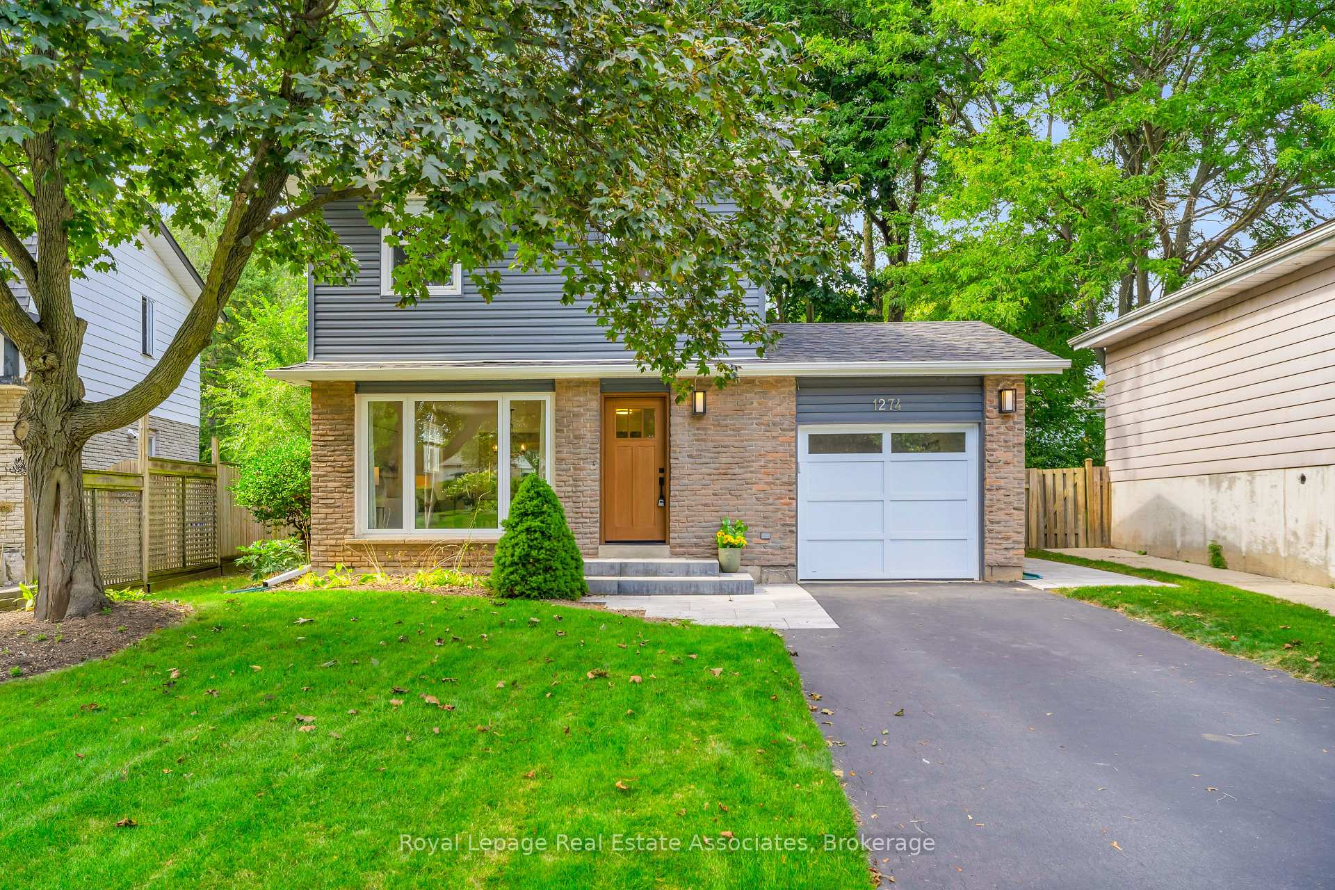Front of 1274 Richards Crescent