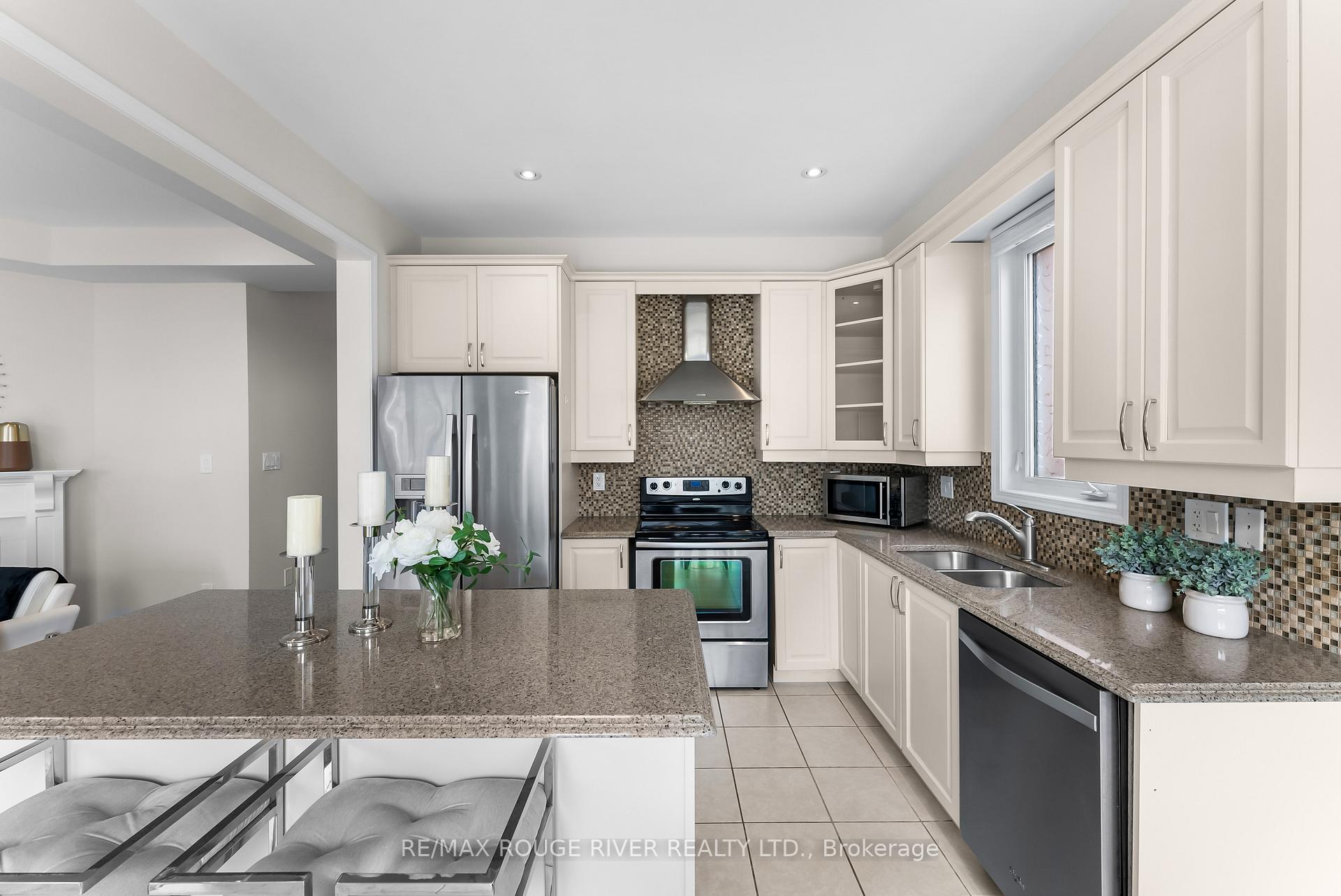 Photo 6 of 1862 Parkhurst Crescent, Pickering, Duffin Heights — HOMEH
