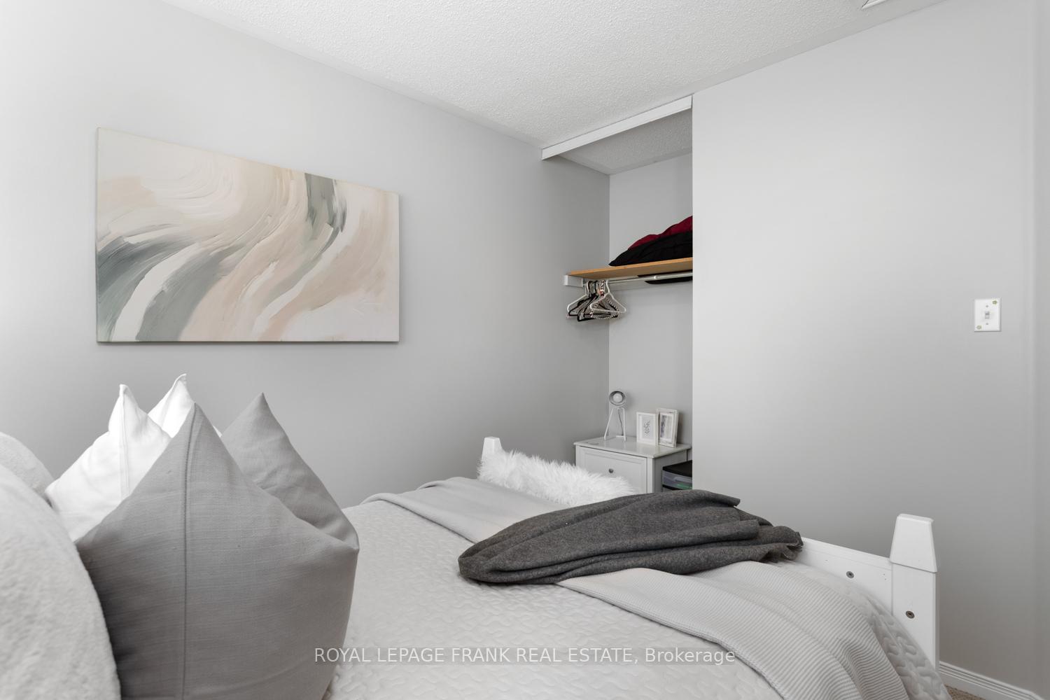 Photo 23 of 1089 Timberland Crescent, Oshawa, Pinecrest — HOMEH