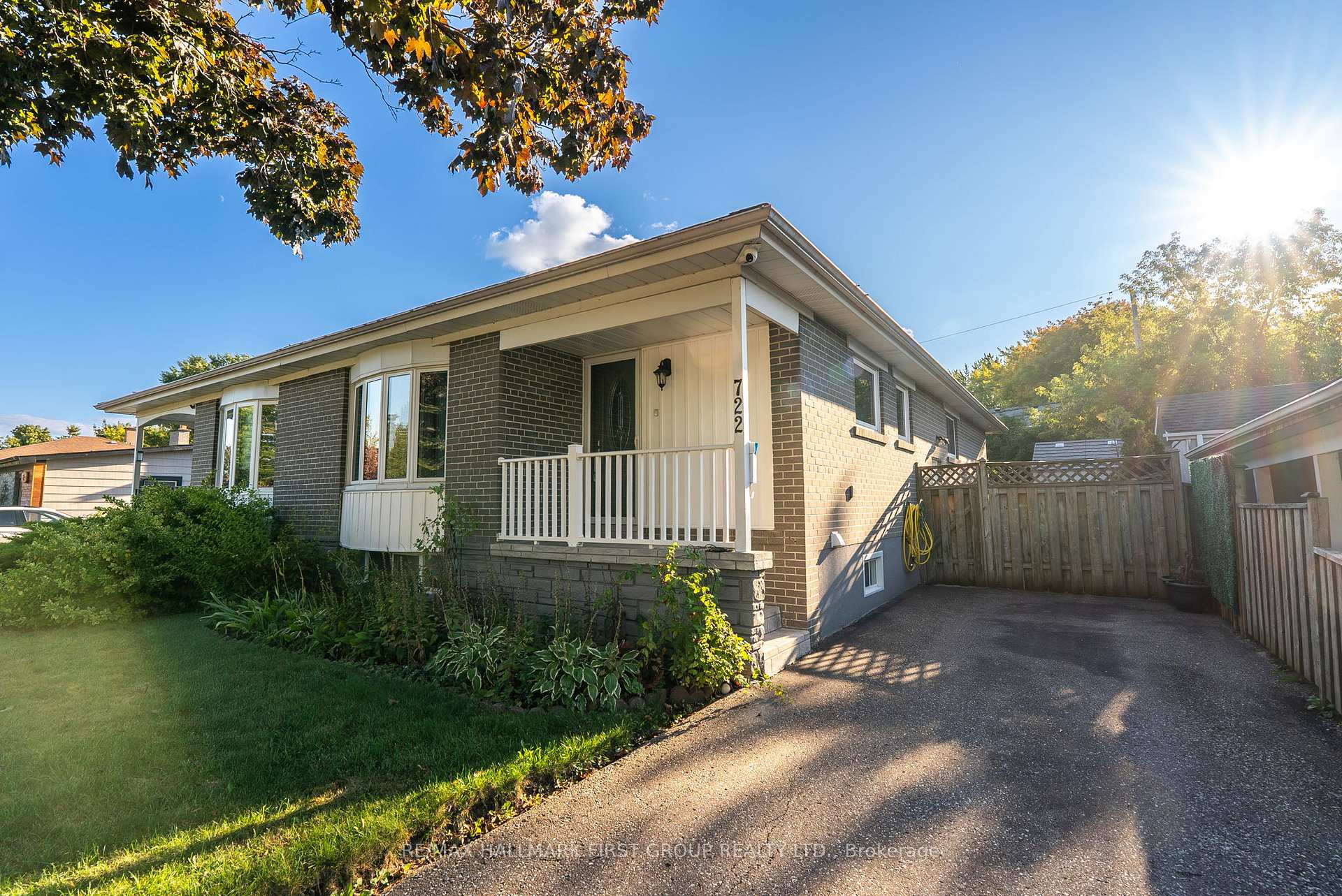 Photo 2 of 722 Balaton Avenue, Pickering, Bay Ridges — HOMEH