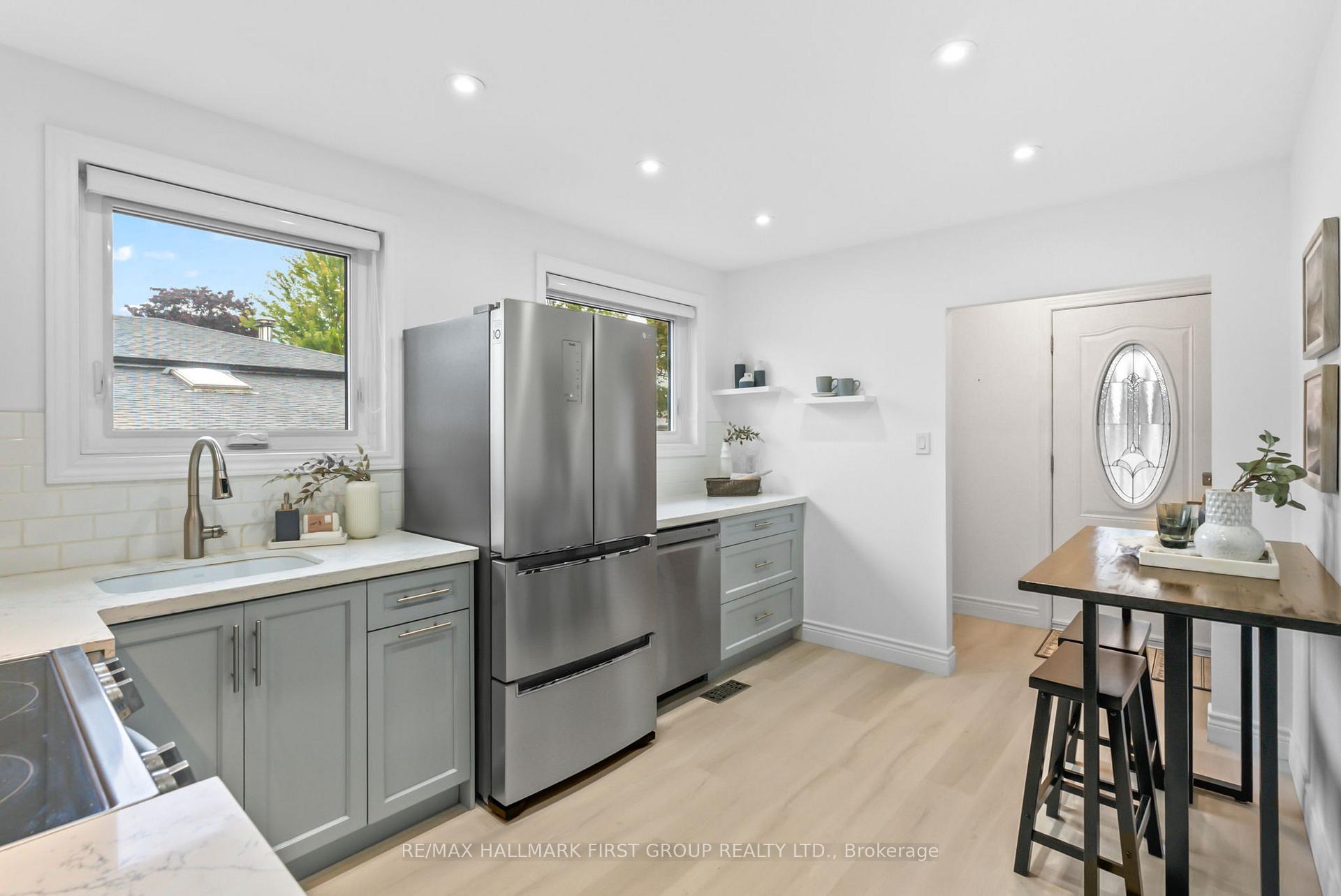 Photo 6 of 722 Balaton Avenue, Pickering, Bay Ridges — HOMEH