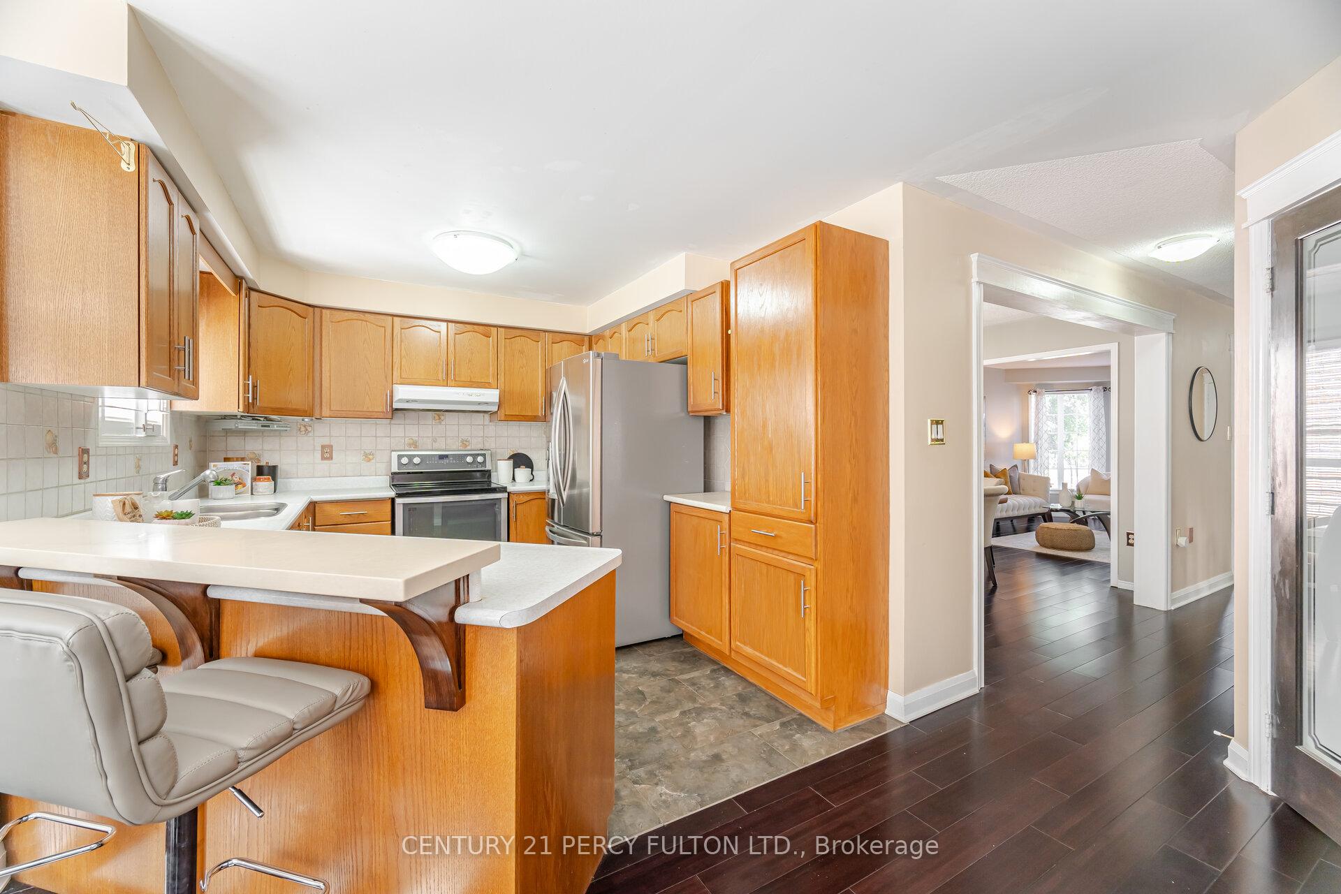 Photo 10 of 1602 Oakburn Street, Pickering, Highbush — HOMEH