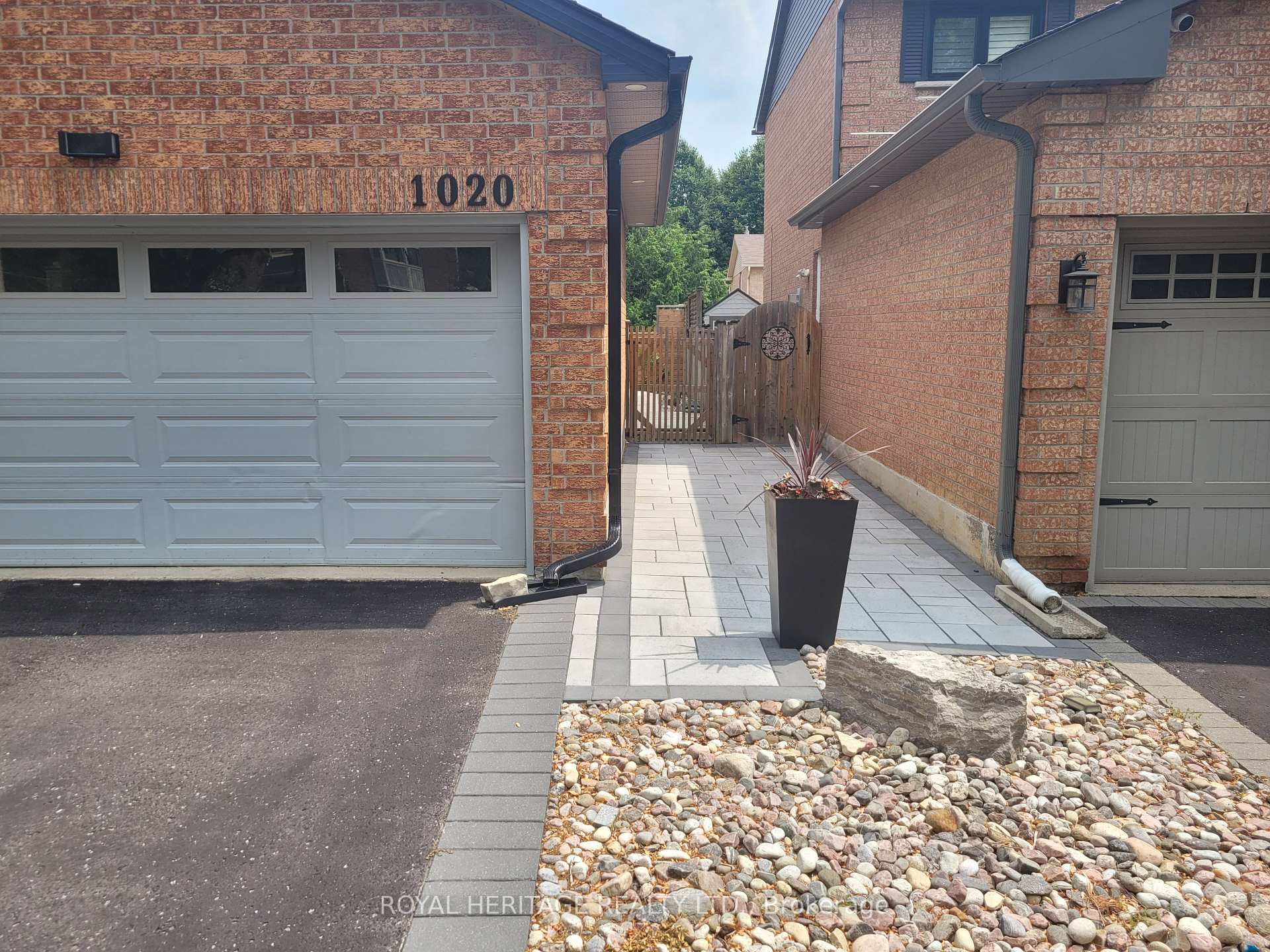 Photo 2 of 1020 Benton Crescent, Pickering, Liverpool — HOMEH