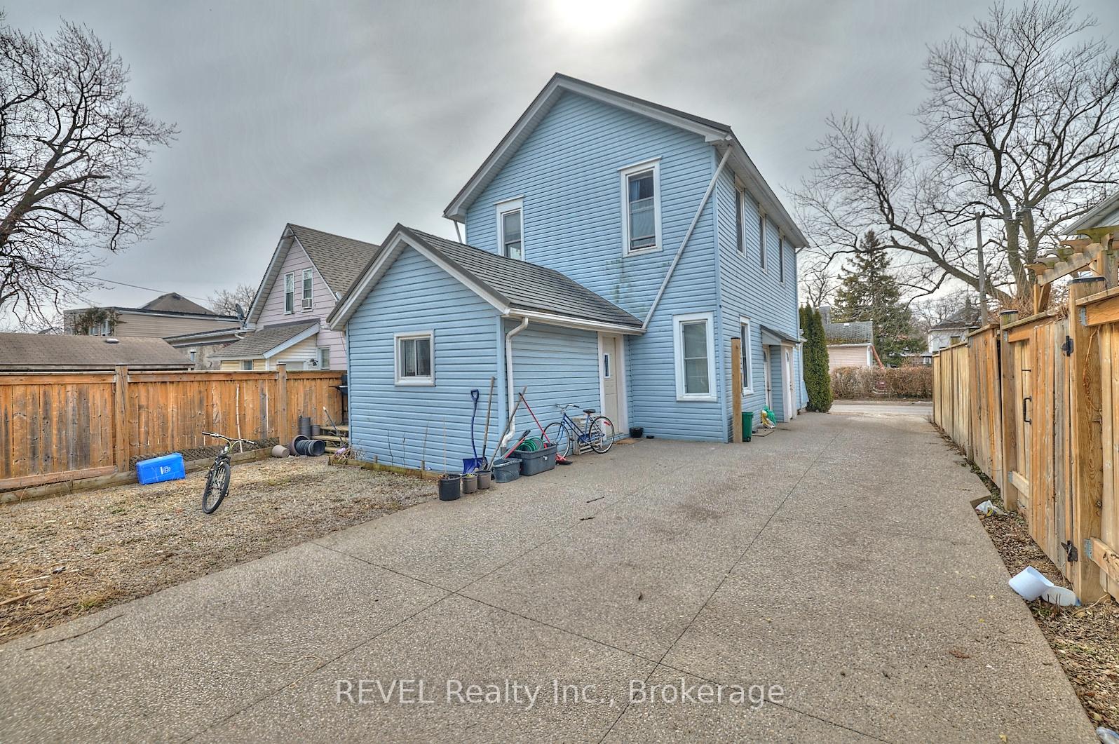 Photo 3 of 4585 Jepson Street, Niagara Falls, Downtown — HOMEH