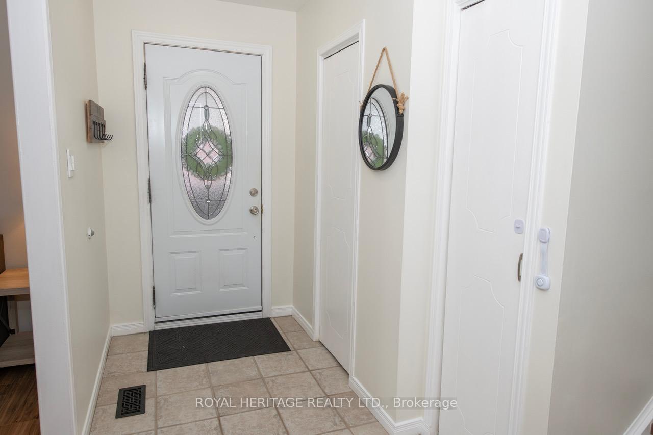 Photo 5 of 847 Krosno Boulevard, Pickering, Bay Ridges — HOMEH