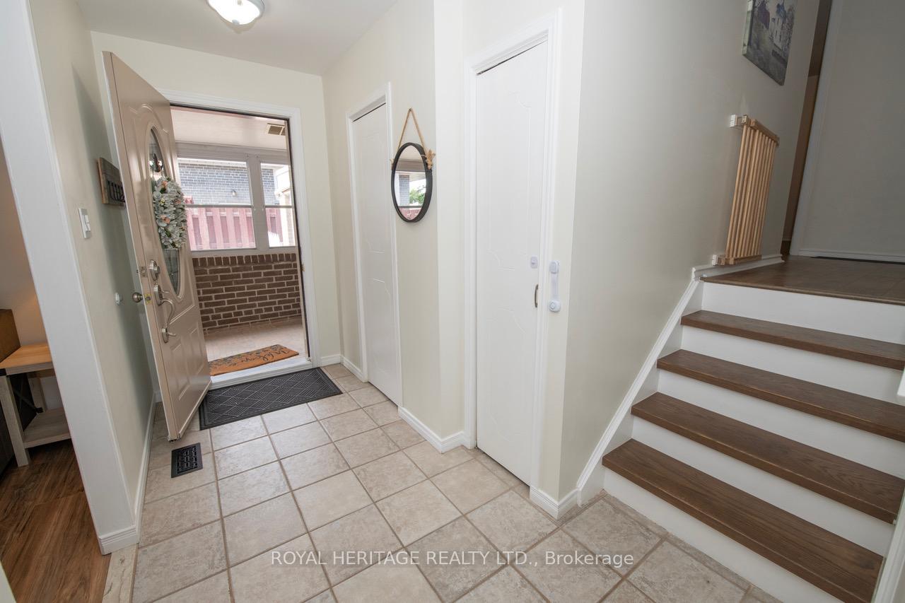 Photo 6 of 847 Krosno Boulevard, Pickering, Bay Ridges — HOMEH