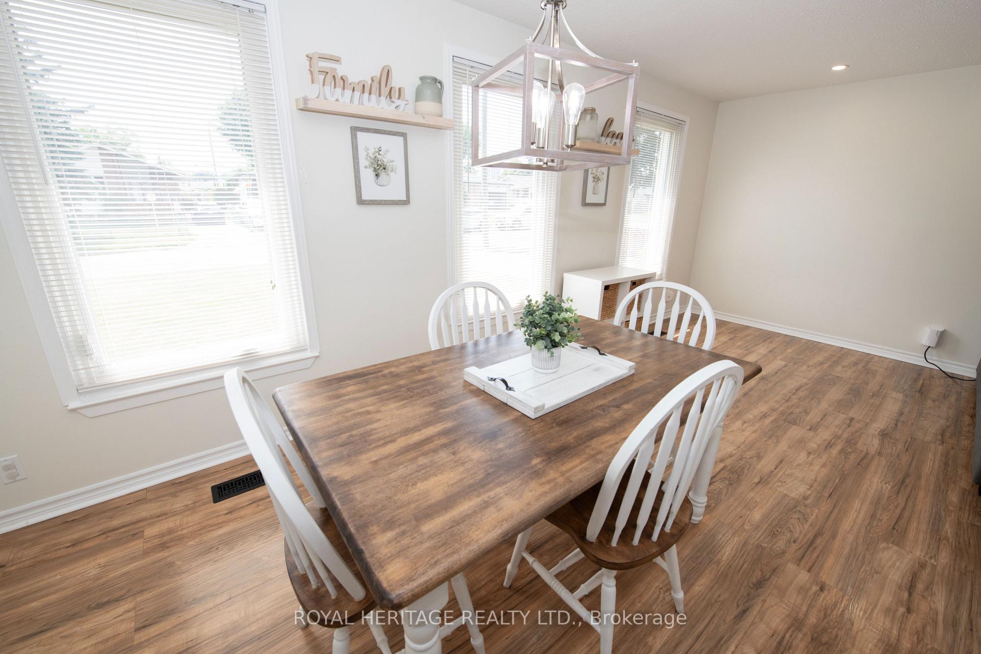 Photo 8 of 847 Krosno Boulevard, Pickering, Bay Ridges — HOMEH