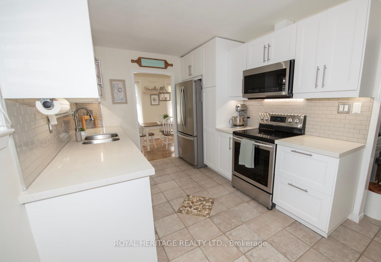 Photo 12 of 847 Krosno Boulevard, Pickering, Bay Ridges — HOMEH
