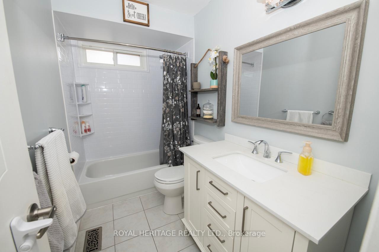 Photo 20 of 847 Krosno Boulevard, Pickering, Bay Ridges — HOMEH