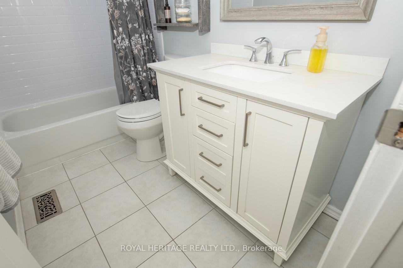Photo 21 of 847 Krosno Boulevard, Pickering, Bay Ridges — HOMEH
