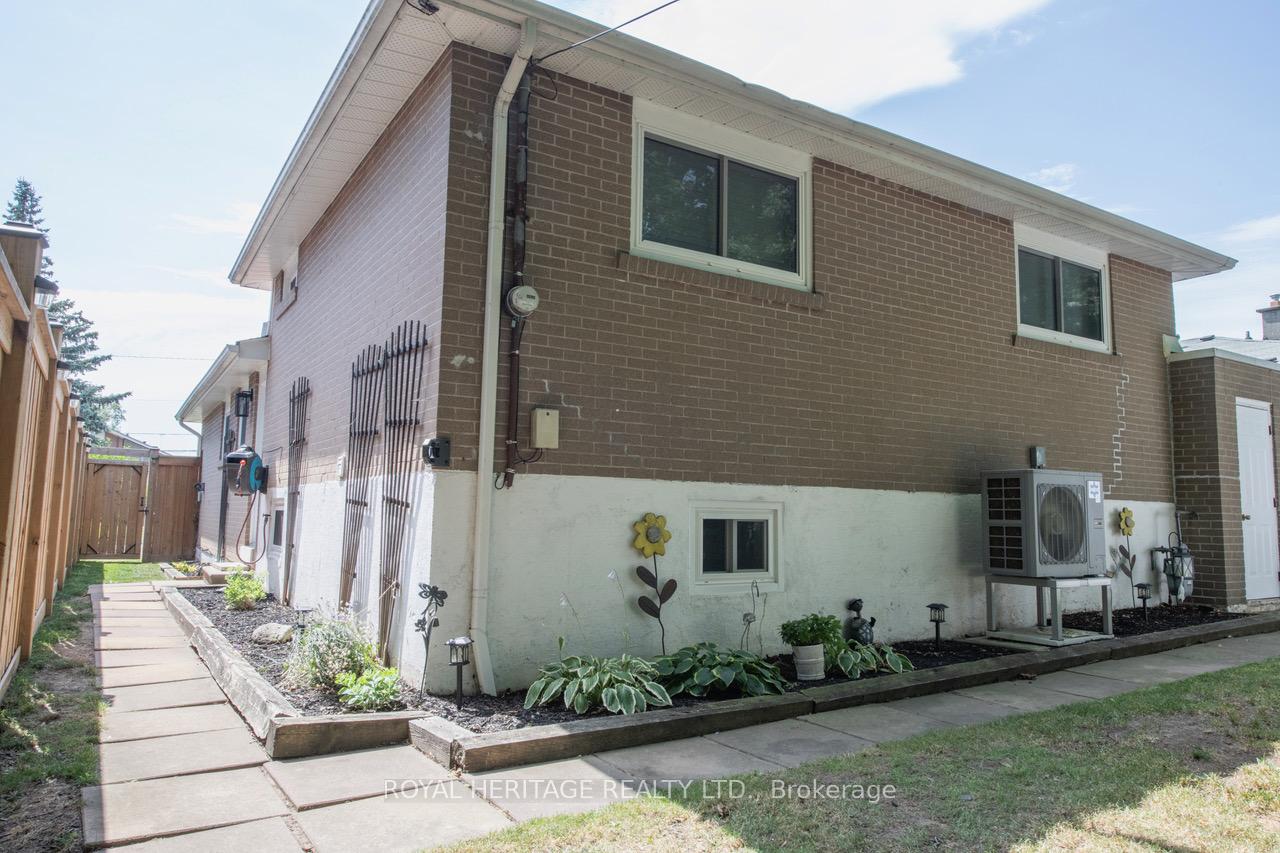 Photo 26 of 847 Krosno Boulevard, Pickering, Bay Ridges — HOMEH