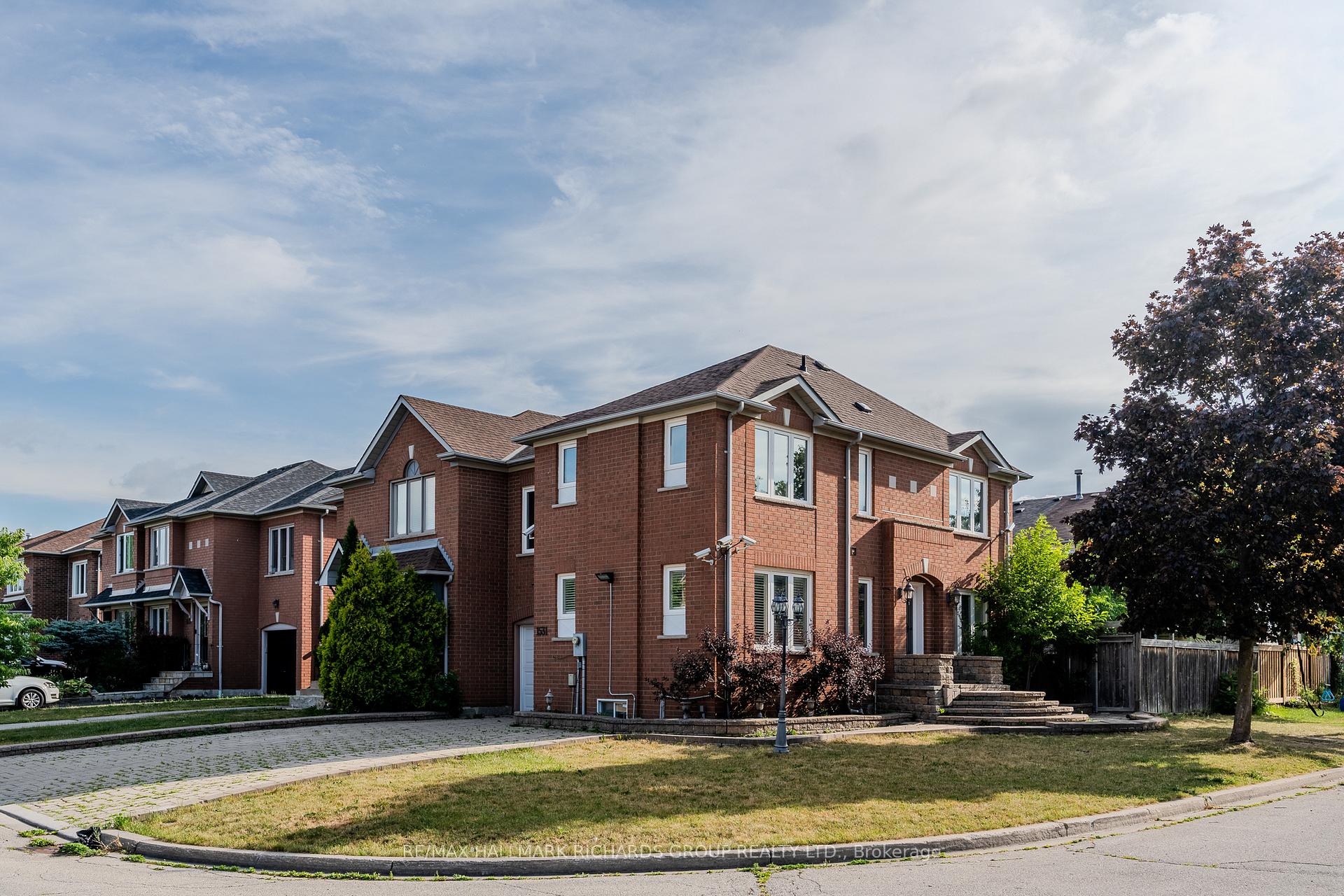 Front of 1531 Arcadia Square