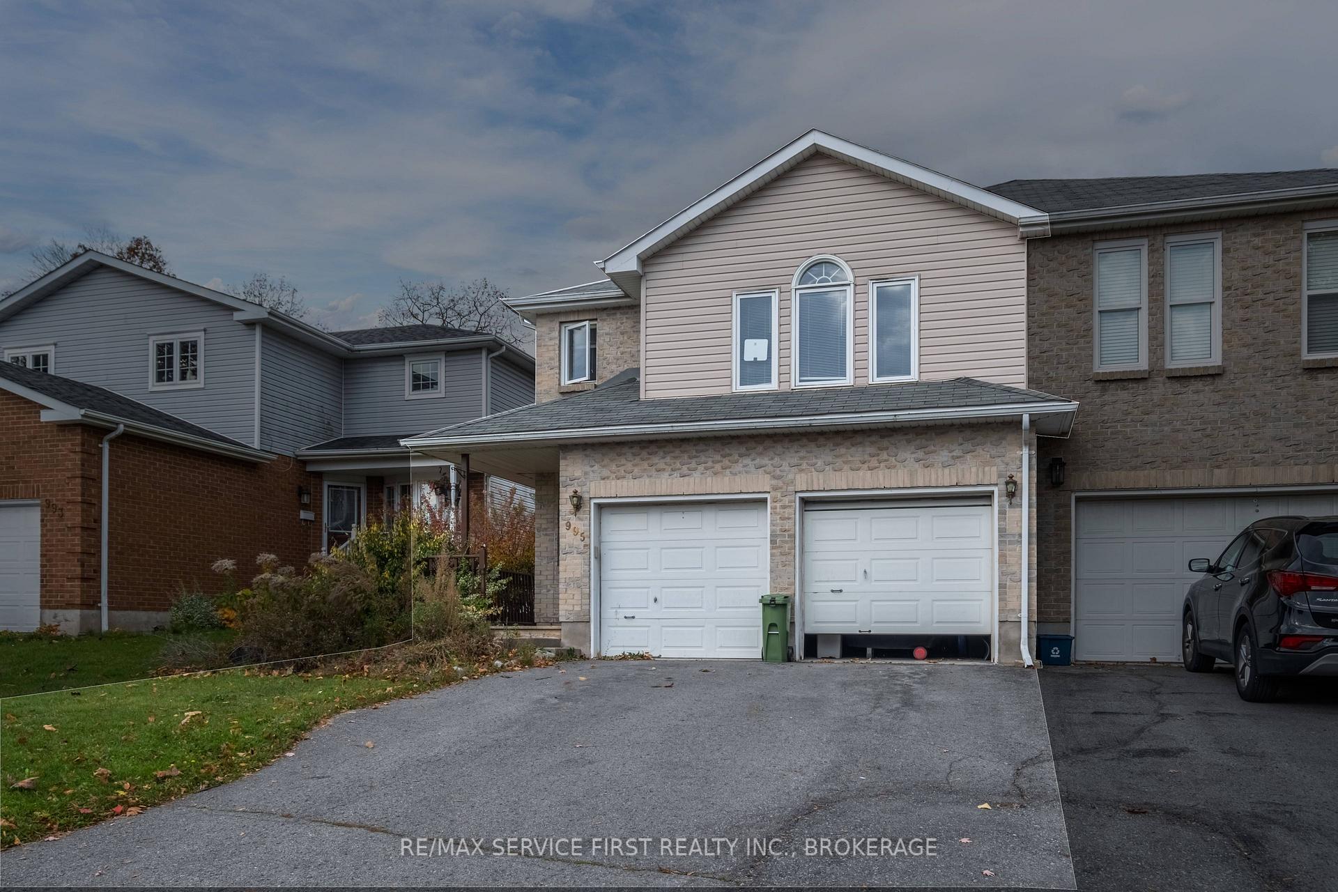 Photo 2 of 995 Waterbury Crescent, Kingston, City Southwest — HOMEH