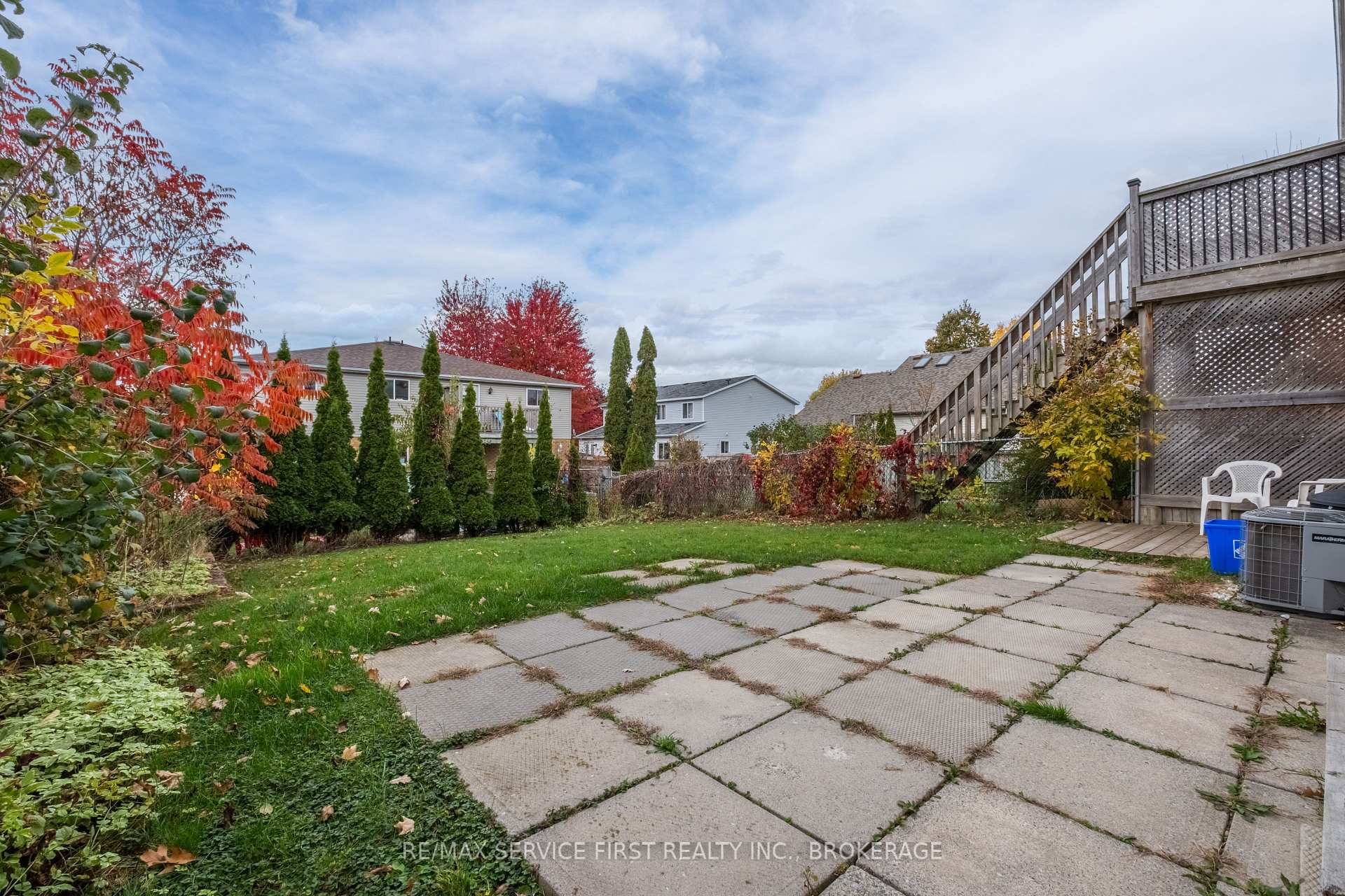 Photo 4 of 995 Waterbury Crescent, Kingston, City Southwest — HOMEH