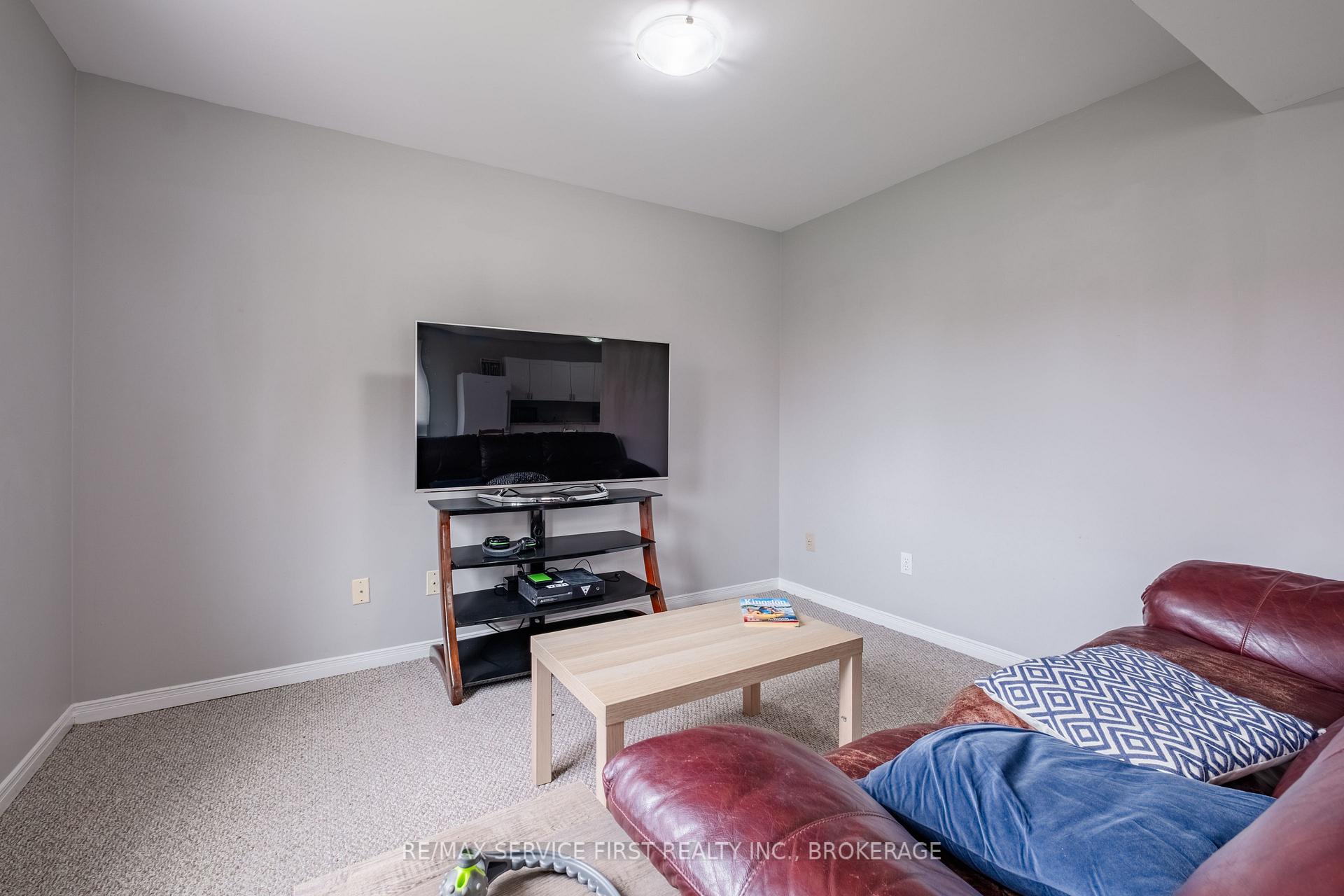 Photo 28 of 995 Waterbury Crescent, Kingston, City Southwest — HOMEH