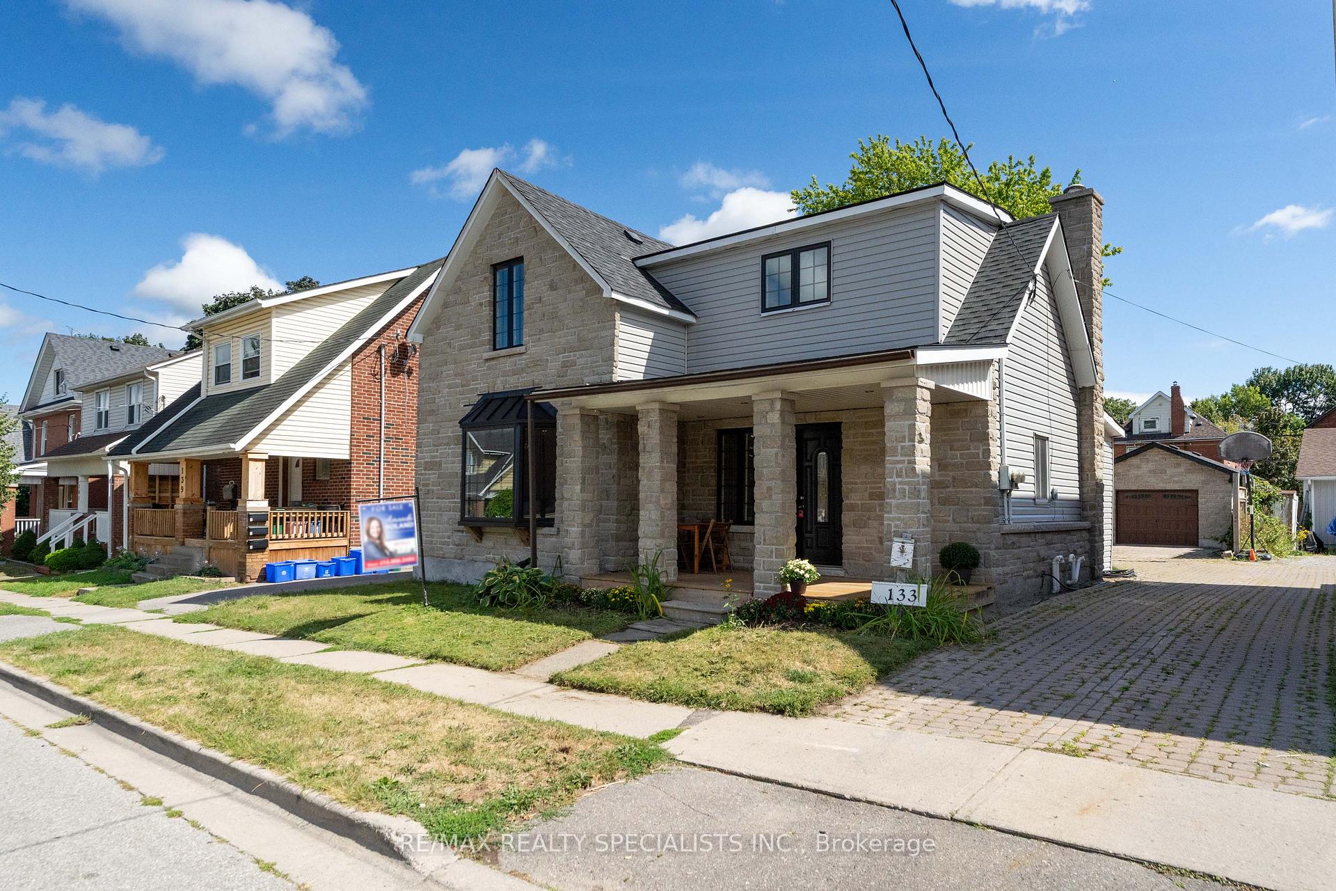 Photo 2 of 133 Agnes Street, Oshawa, O'Neill — HOMEH