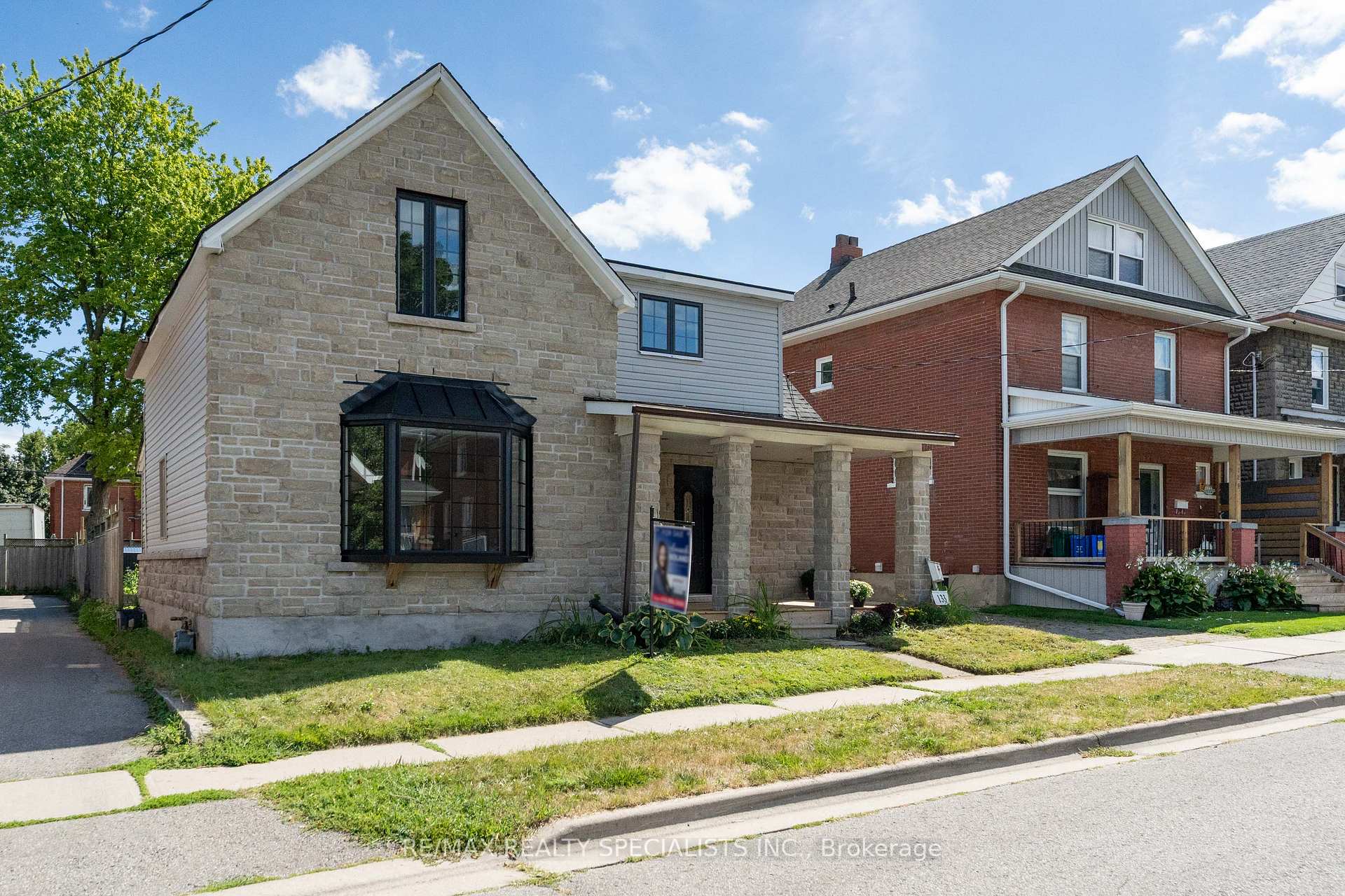 Photo 4 of 133 Agnes Street, Oshawa, O'Neill — HOMEH