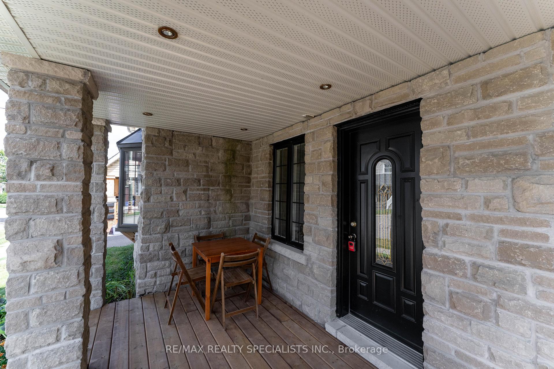 Photo 6 of 133 Agnes Street, Oshawa, O'Neill — HOMEH