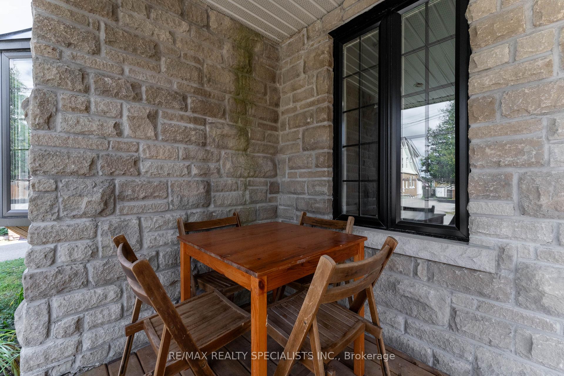 Photo 7 of 133 Agnes Street, Oshawa, O'Neill — HOMEH