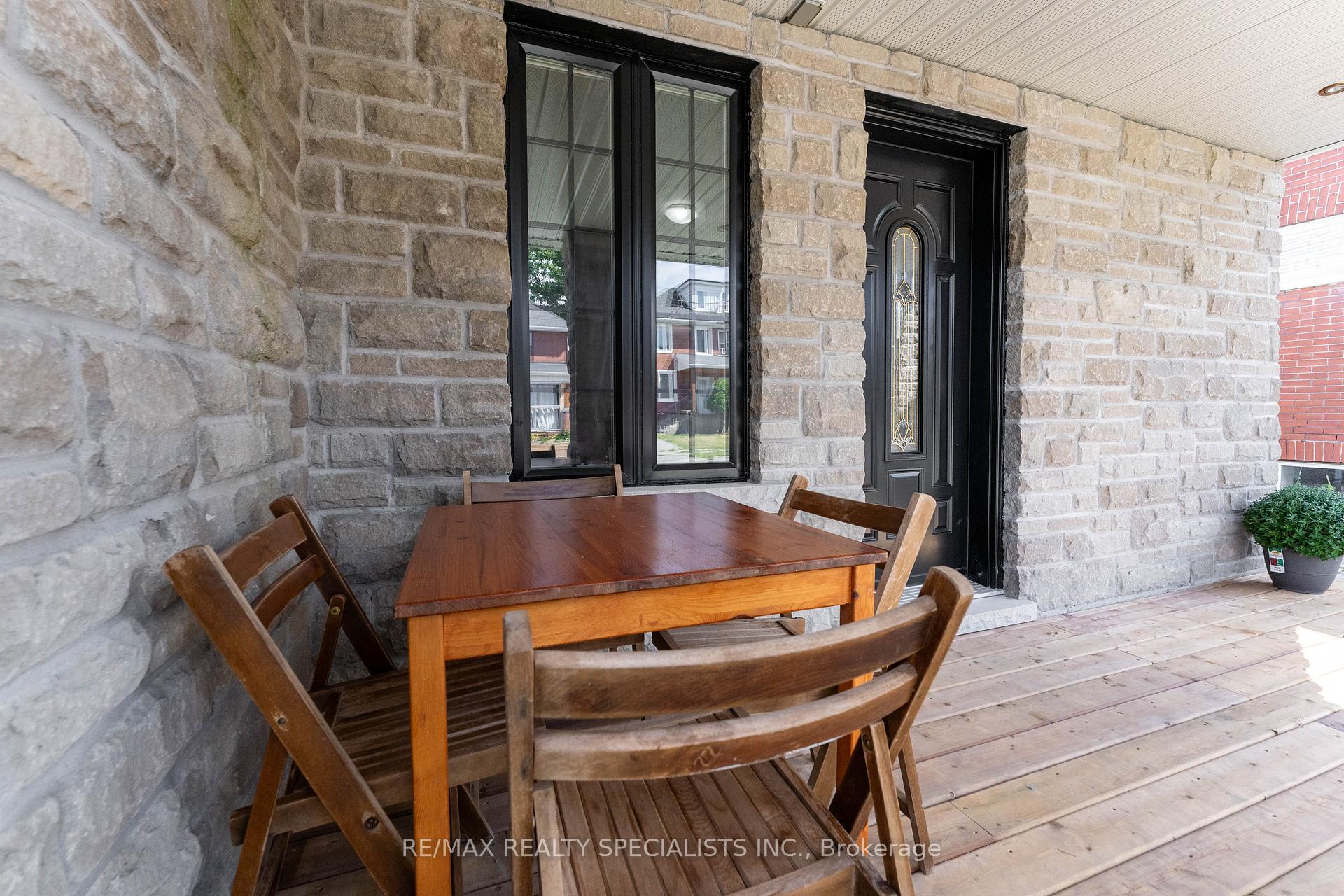 Photo 8 of 133 Agnes Street, Oshawa, O'Neill — HOMEH