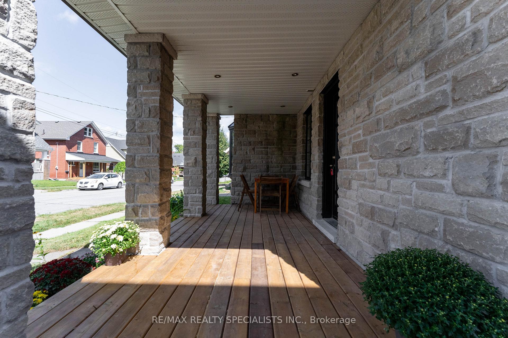 Photo 9 of 133 Agnes Street, Oshawa, O'Neill — HOMEH