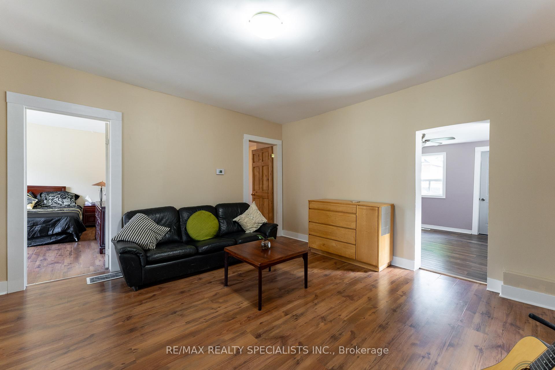 Photo 11 of 133 Agnes Street, Oshawa, O'Neill — HOMEH