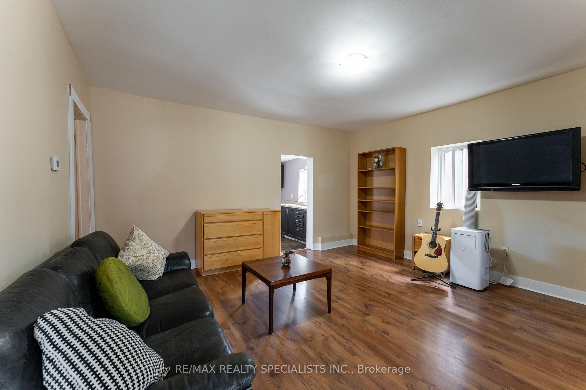 Photo 12 of 133 Agnes Street, Oshawa, O'Neill — HOMEH