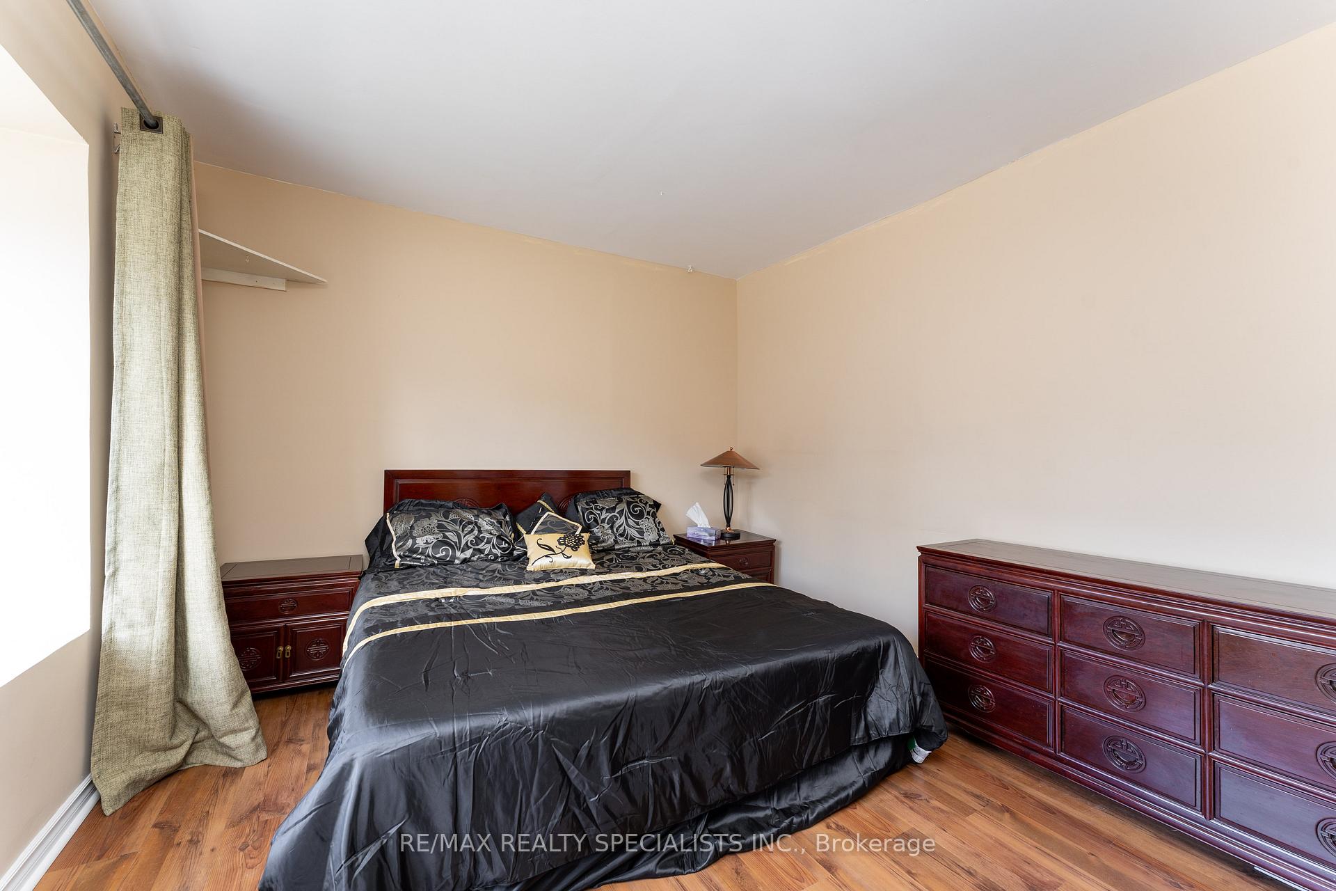 Photo 14 of 133 Agnes Street, Oshawa, O'Neill — HOMEH