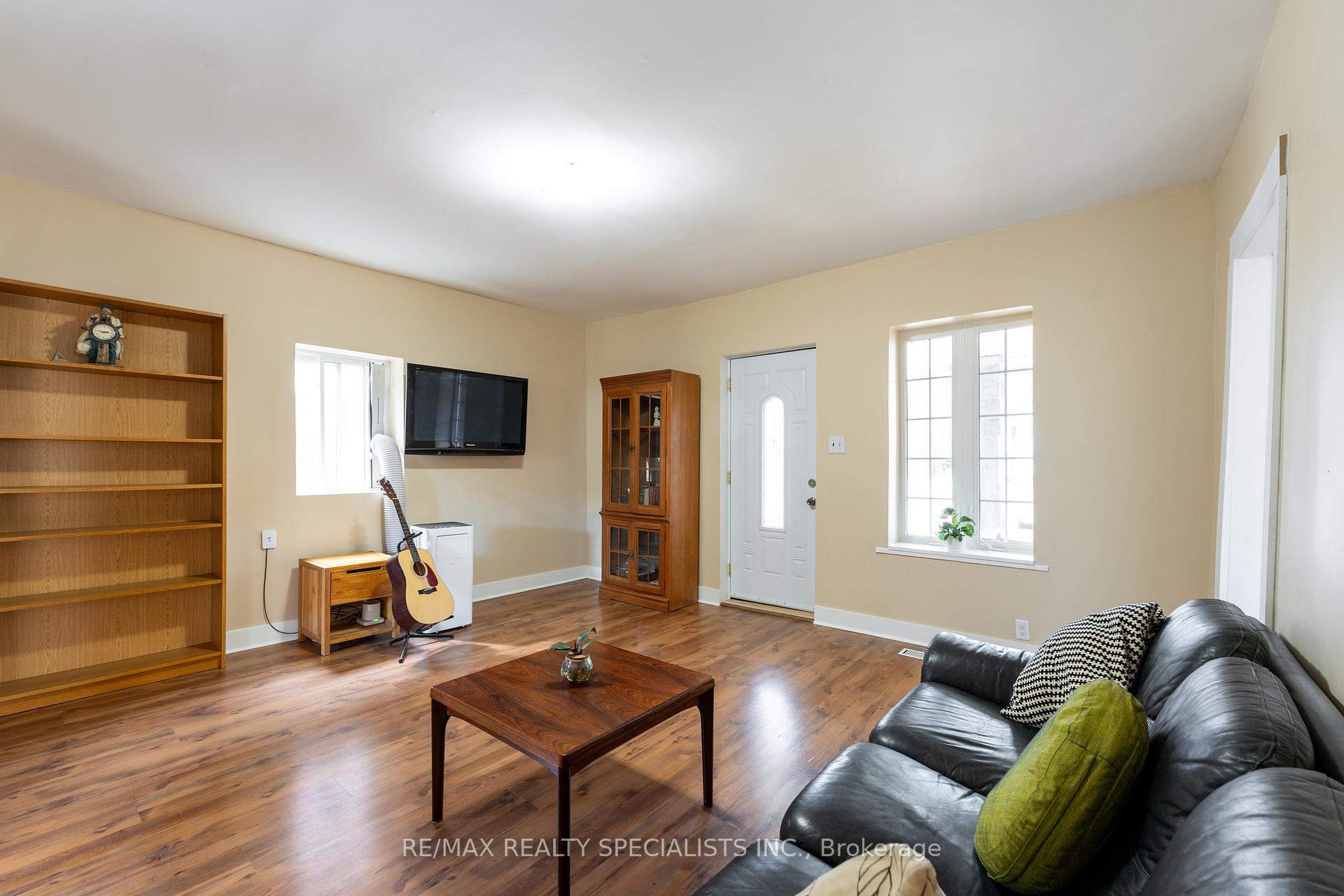 Photo 15 of 133 Agnes Street, Oshawa, O'Neill — HOMEH