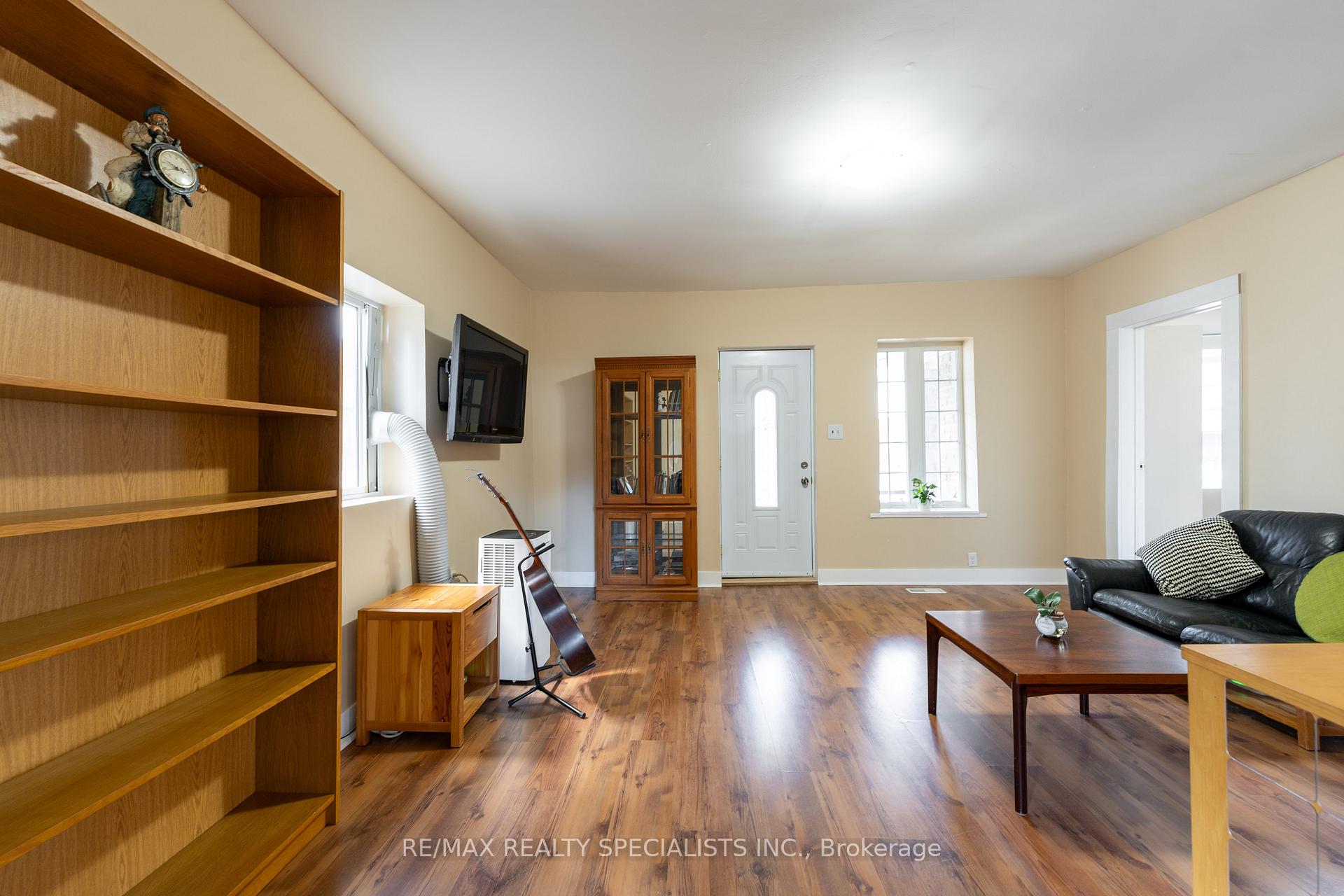 Photo 19 of 133 Agnes Street, Oshawa, O'Neill — HOMEH