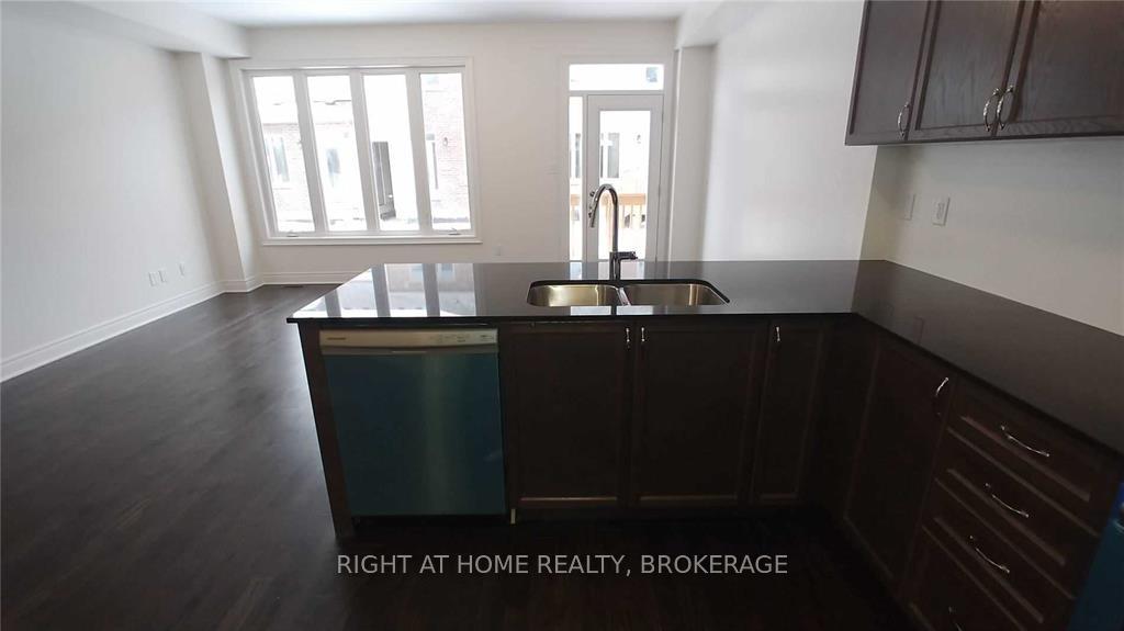 Photo 4 of 454 Sheaffe Place, Milton, Ford — HOMEH