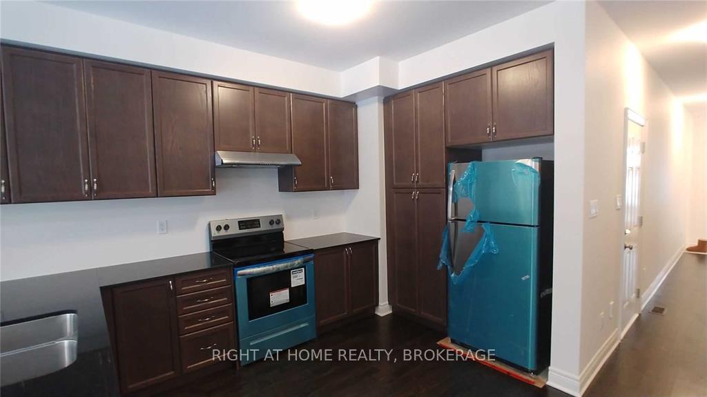 Photo 6 of 454 Sheaffe Place, Milton, Ford — HOMEH