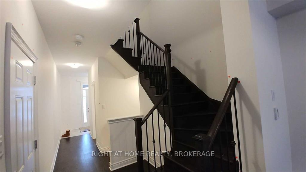 Photo 11 of 454 Sheaffe Place, Milton, Ford — HOMEH