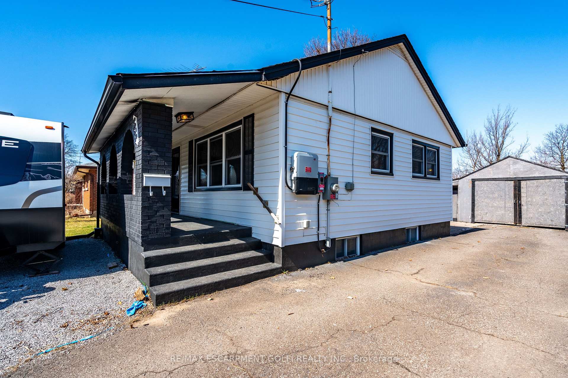 Photo 5 of 6835 Stamford Green Drive, Niagara Falls, Stamford — HOMEH