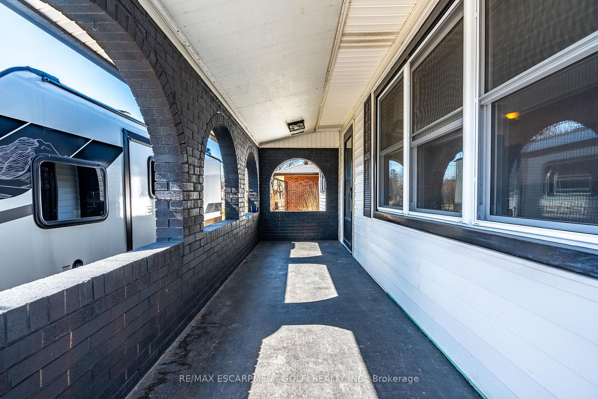 Photo 6 of 6835 Stamford Green Drive, Niagara Falls, Stamford — HOMEH
