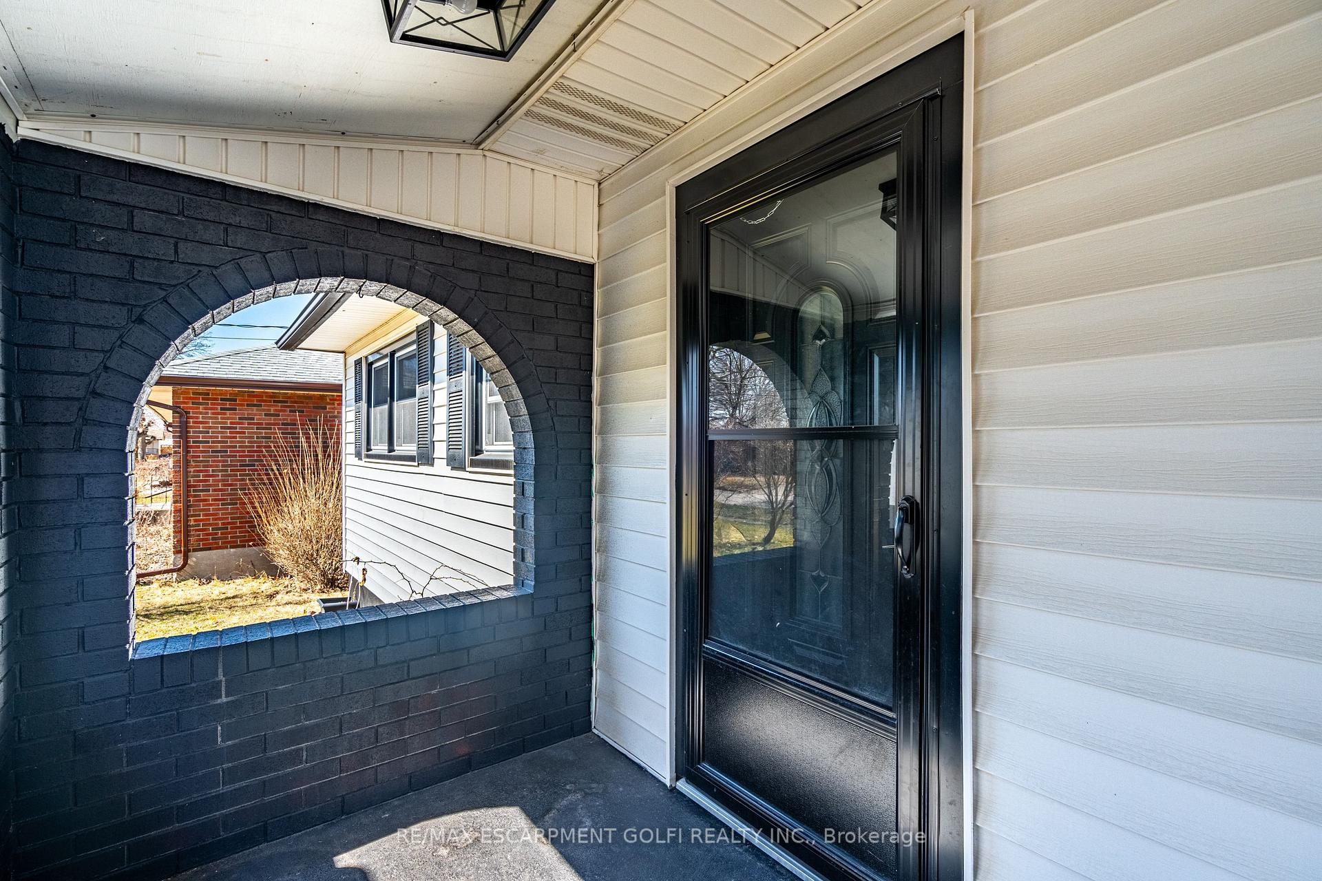 Photo 8 of 6835 Stamford Green Drive, Niagara Falls, Stamford — HOMEH