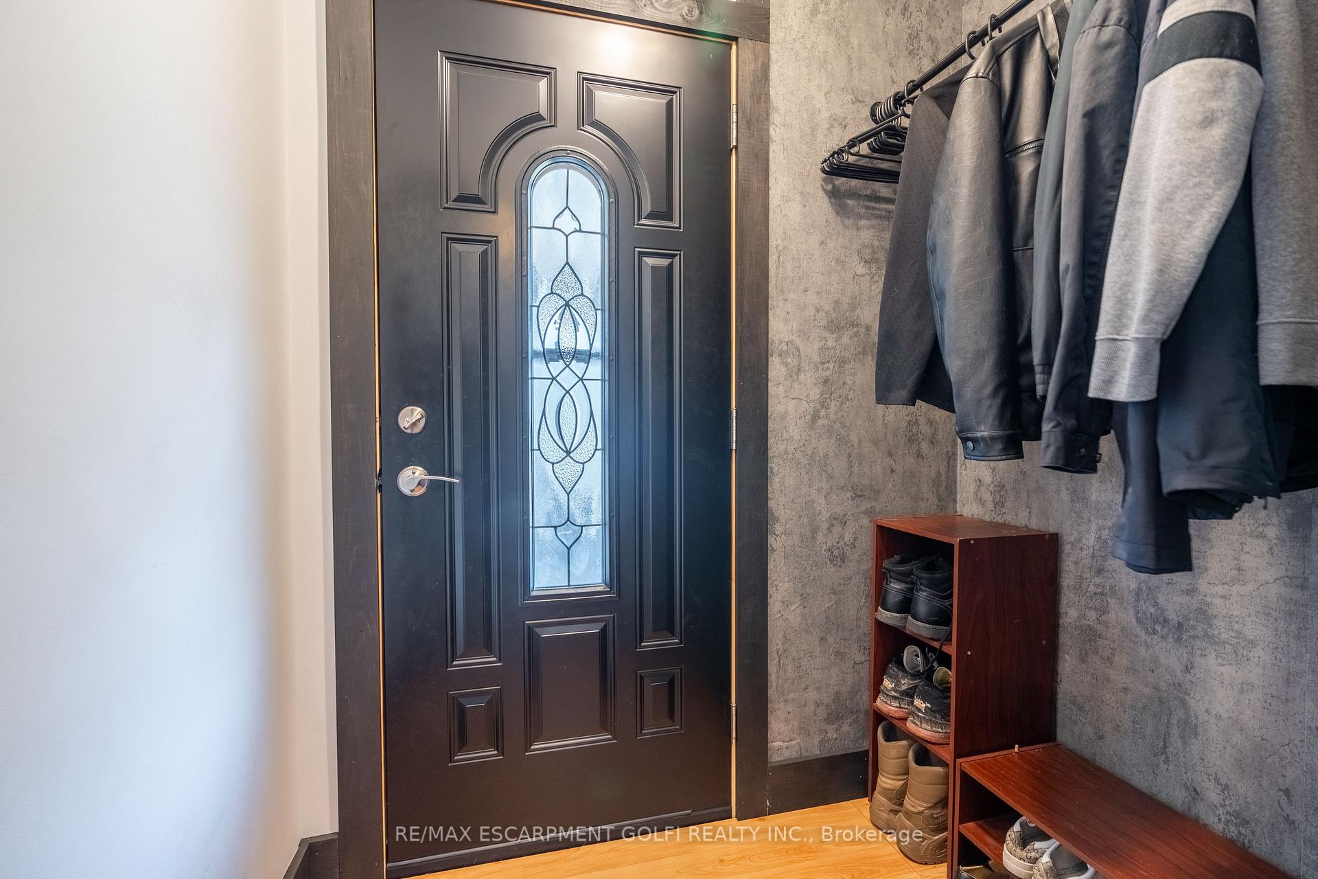Photo 9 of 6835 Stamford Green Drive, Niagara Falls, Stamford — HOMEH