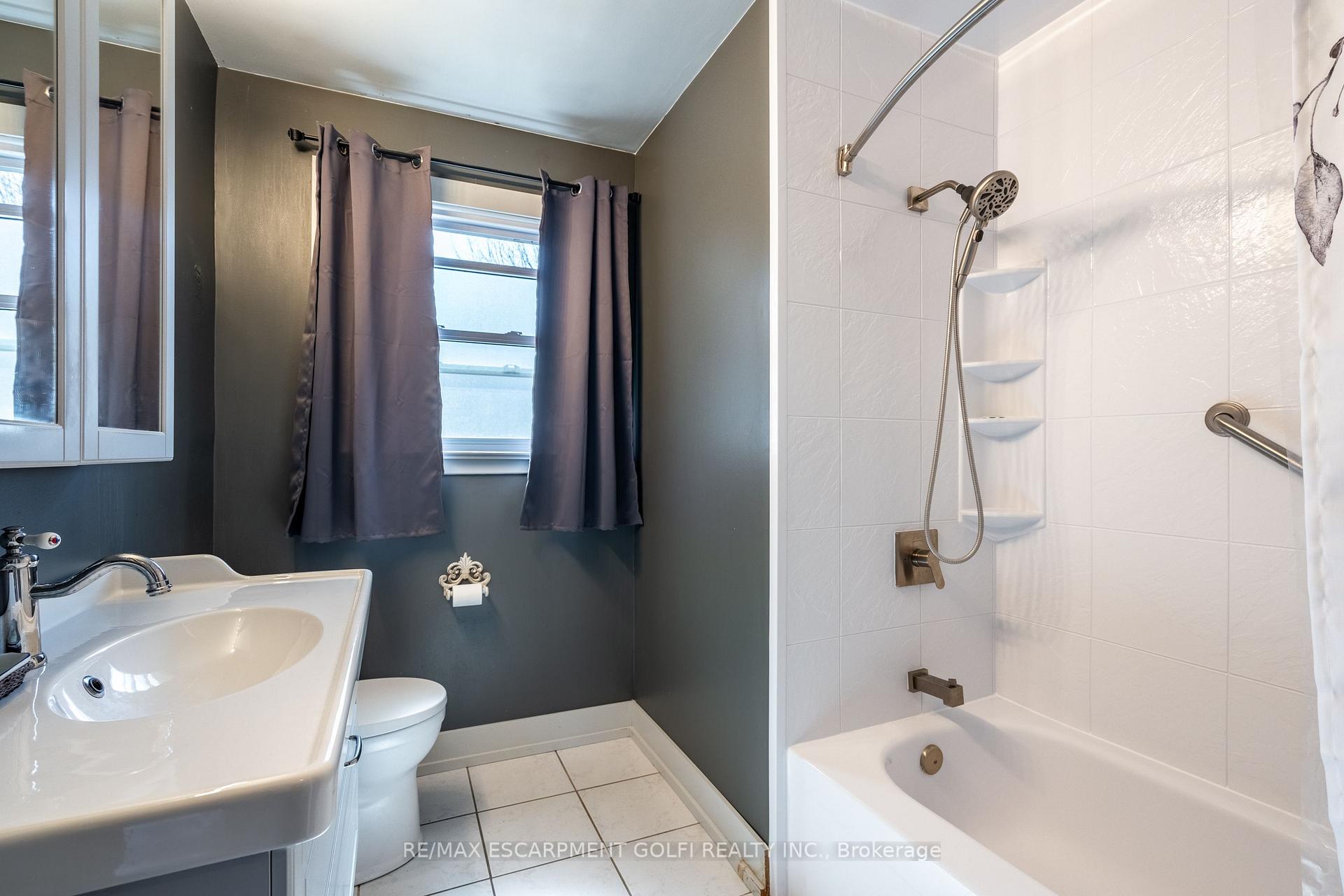 Photo 17 of 6835 Stamford Green Drive, Niagara Falls, Stamford — HOMEH