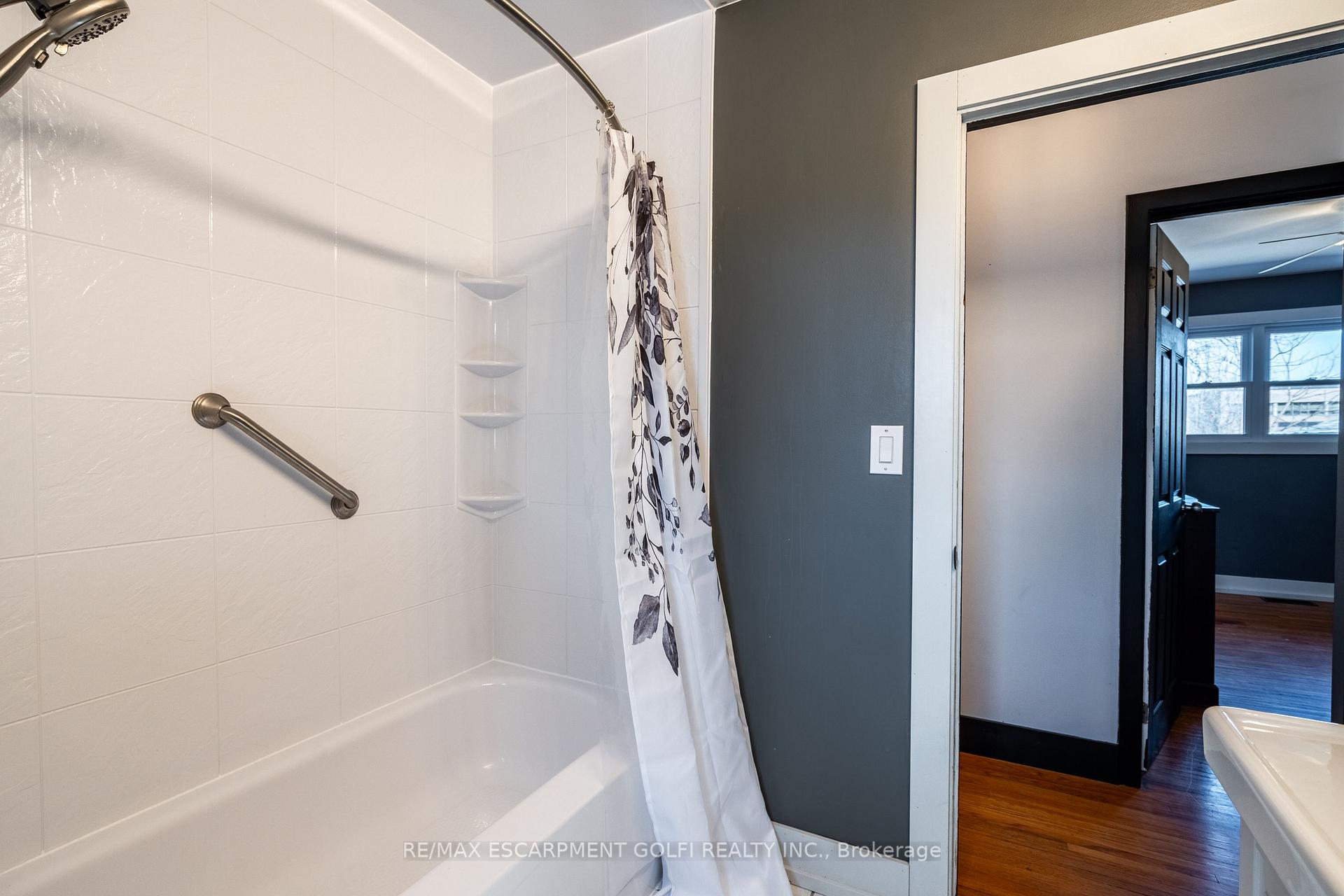 Photo 18 of 6835 Stamford Green Drive, Niagara Falls, Stamford — HOMEH