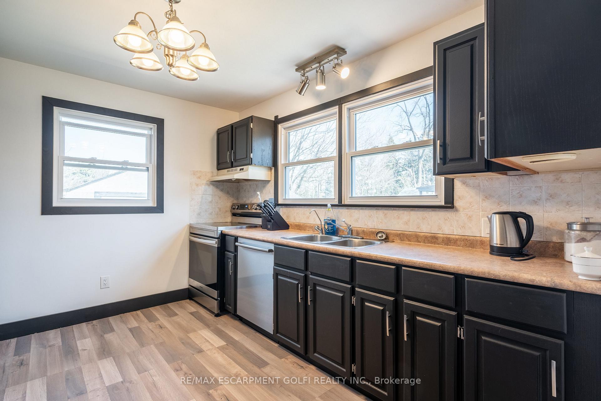 Photo 23 of 6835 Stamford Green Drive, Niagara Falls, Stamford — HOMEH