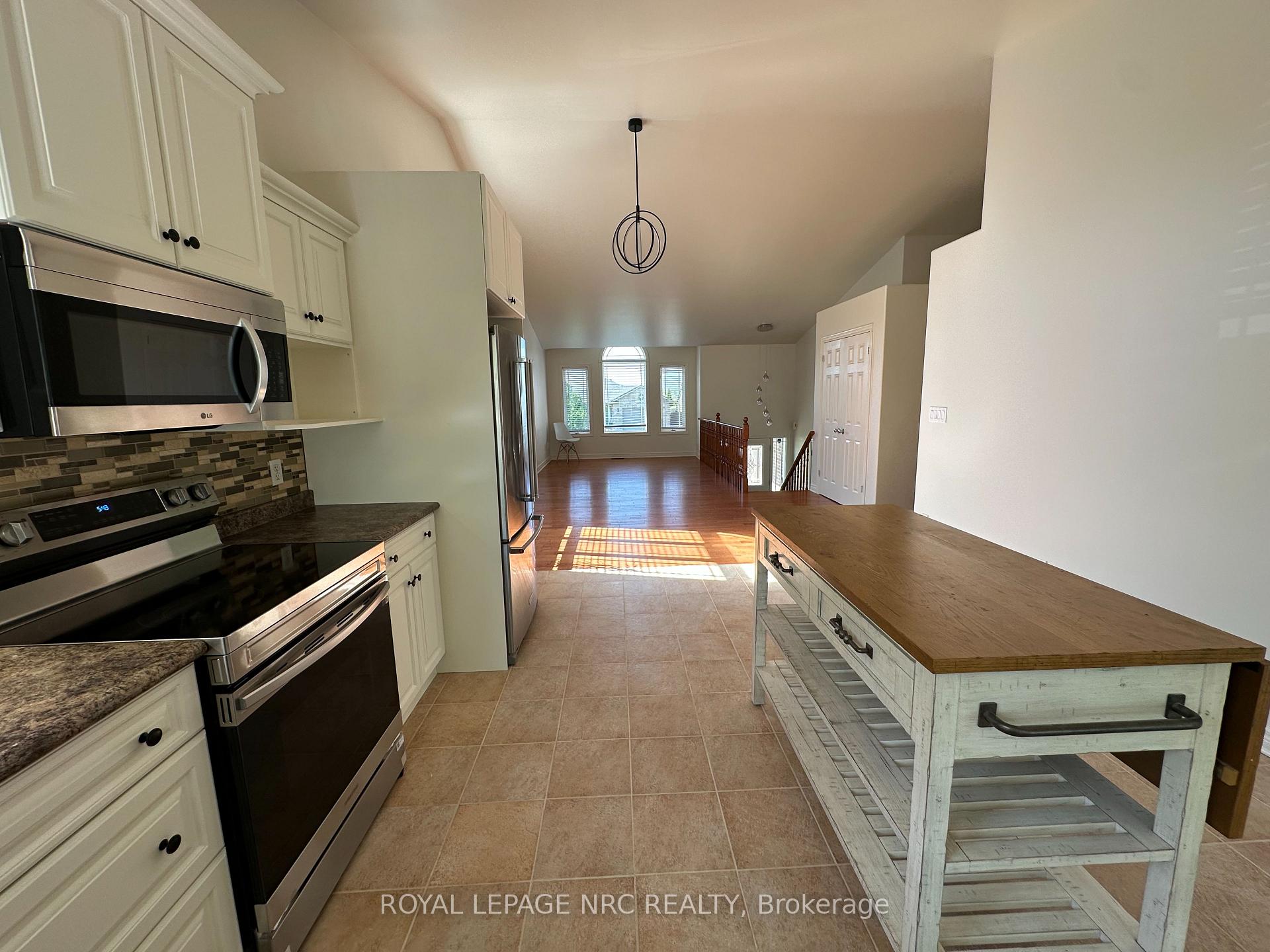Photo 2 of 3923 Weinbrenner Road, Niagara Falls, Chippawa — HOMEH