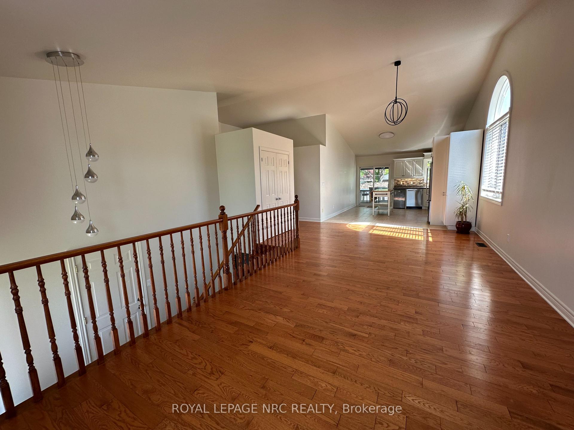 Photo 6 of 3923 Weinbrenner Road, Niagara Falls, Chippawa — HOMEH