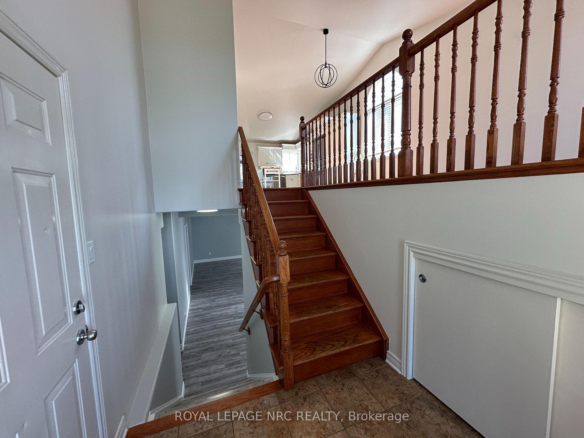 Photo 7 of 3923 Weinbrenner Road, Niagara Falls, Chippawa — HOMEH
