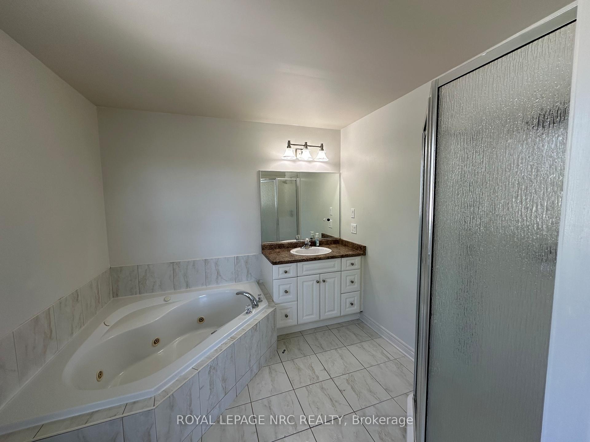 Photo 10 of 3923 Weinbrenner Road, Niagara Falls, Chippawa — HOMEH