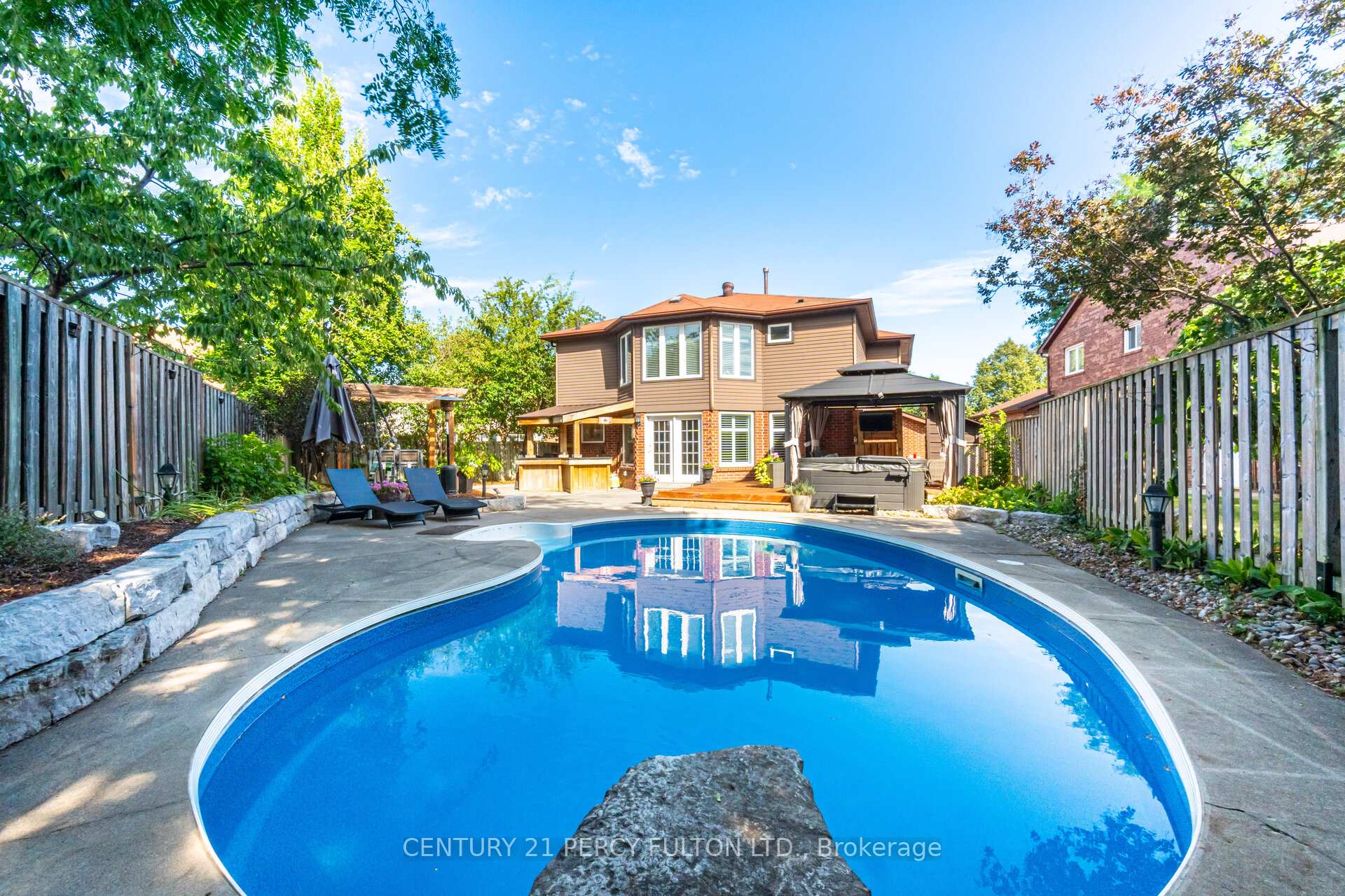 Photo 2 of 718 Pebble Court, Pickering, Amberlea — HOMEH