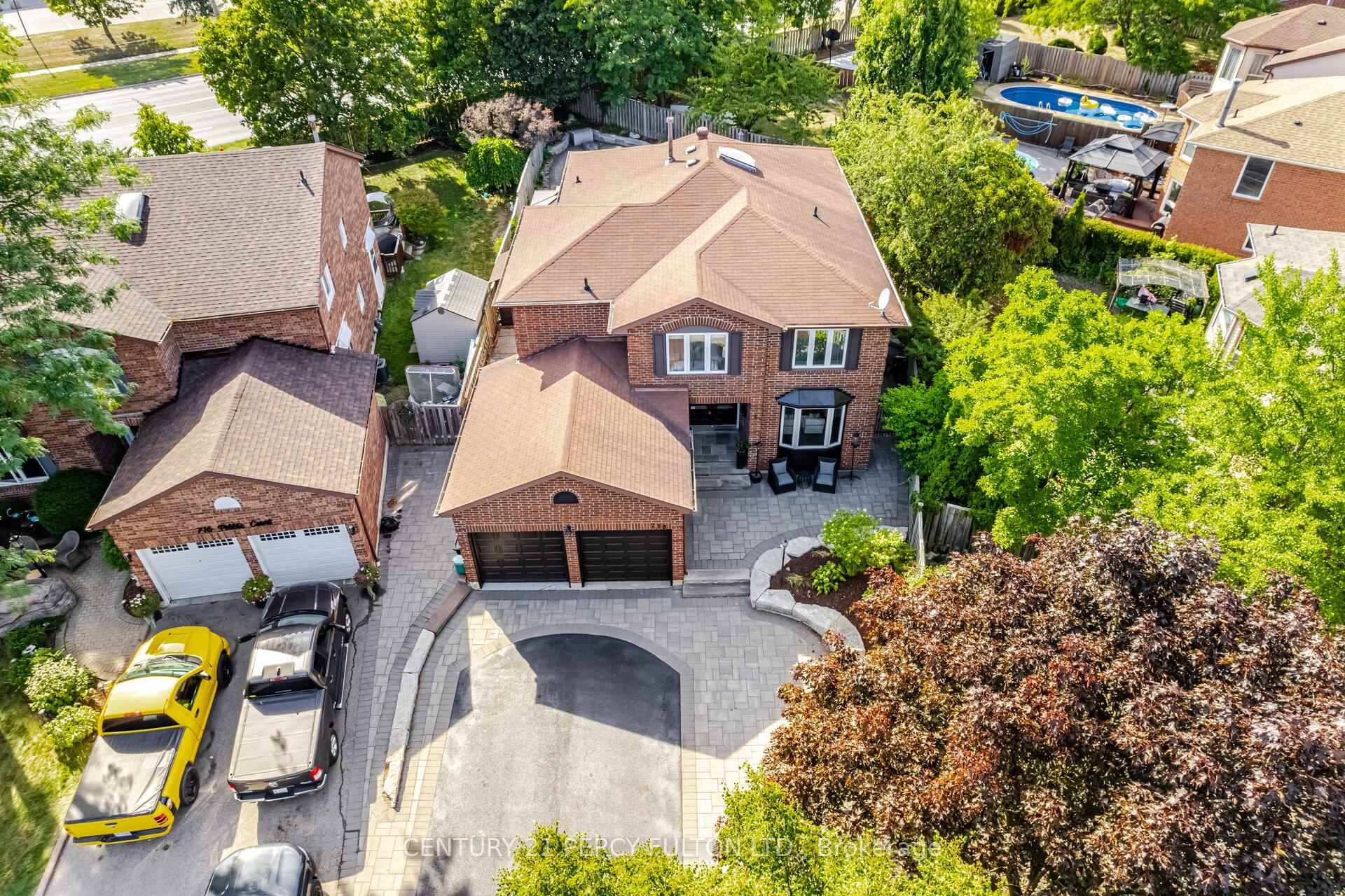 Photo 4 of 718 Pebble Court, Pickering, Amberlea — HOMEH